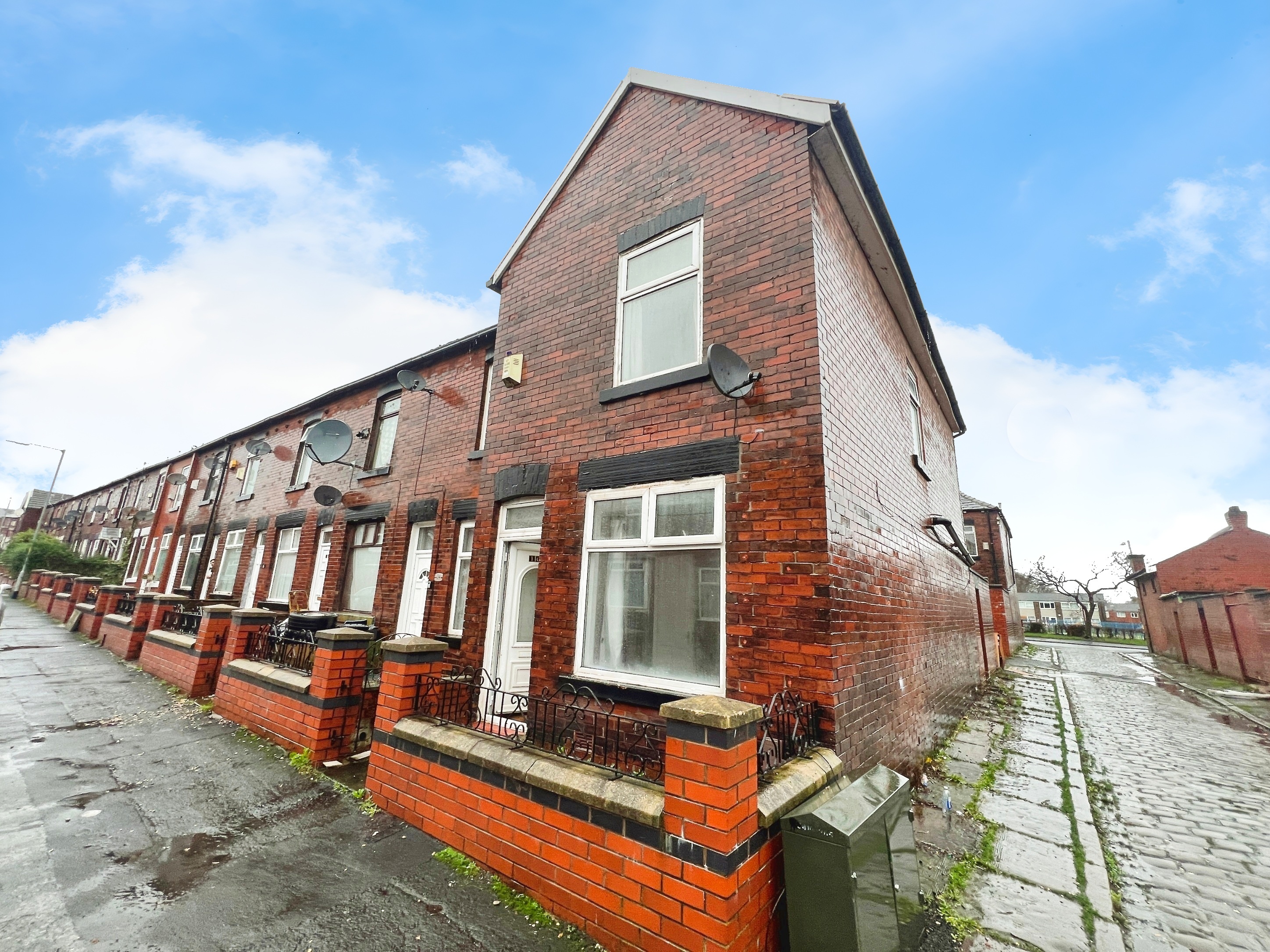  Terraced House For Sale