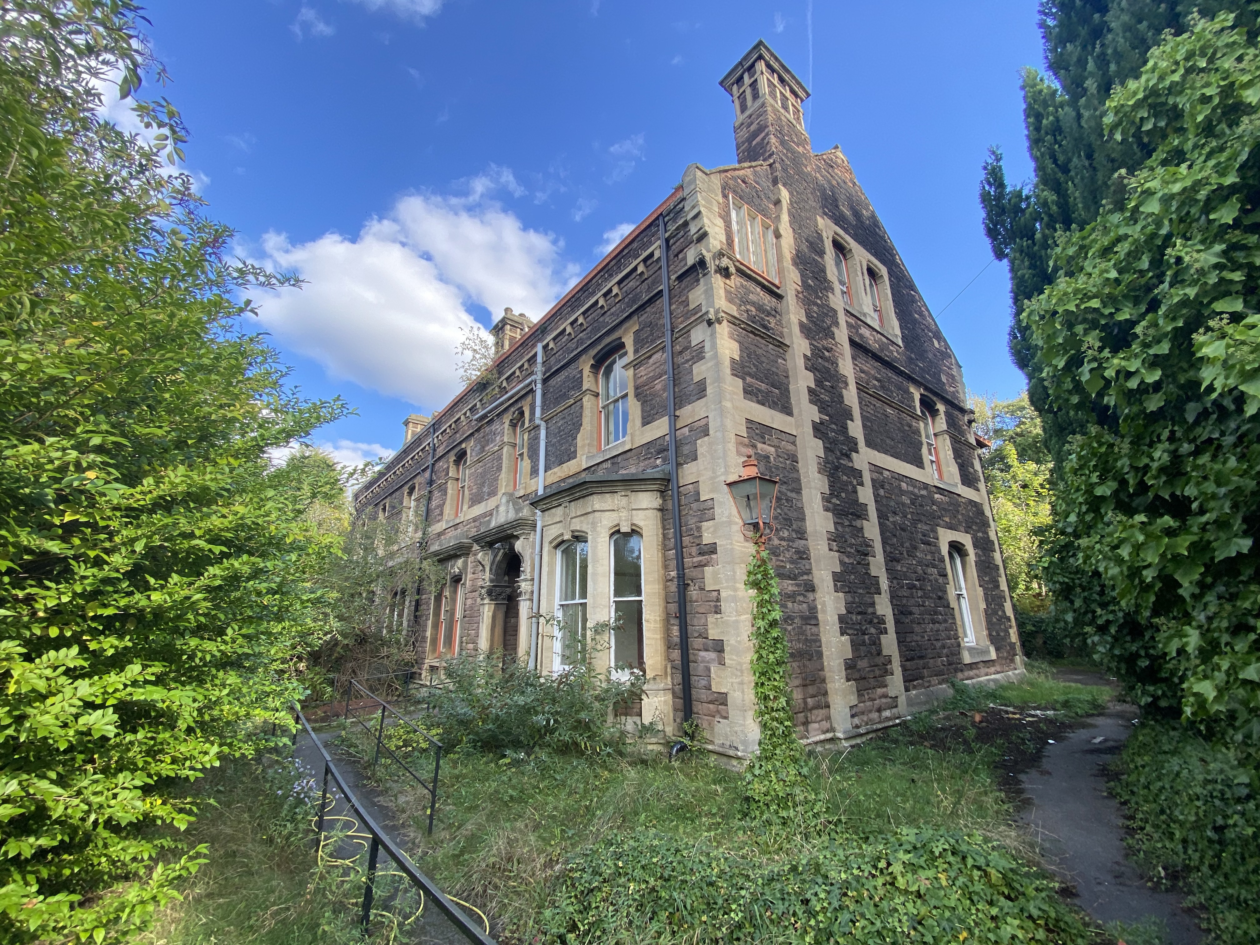  Semi-detached house For Sale