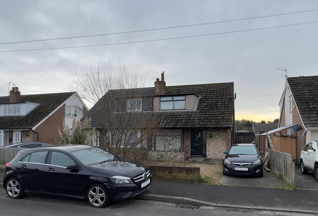  Semi-detached house For Sale