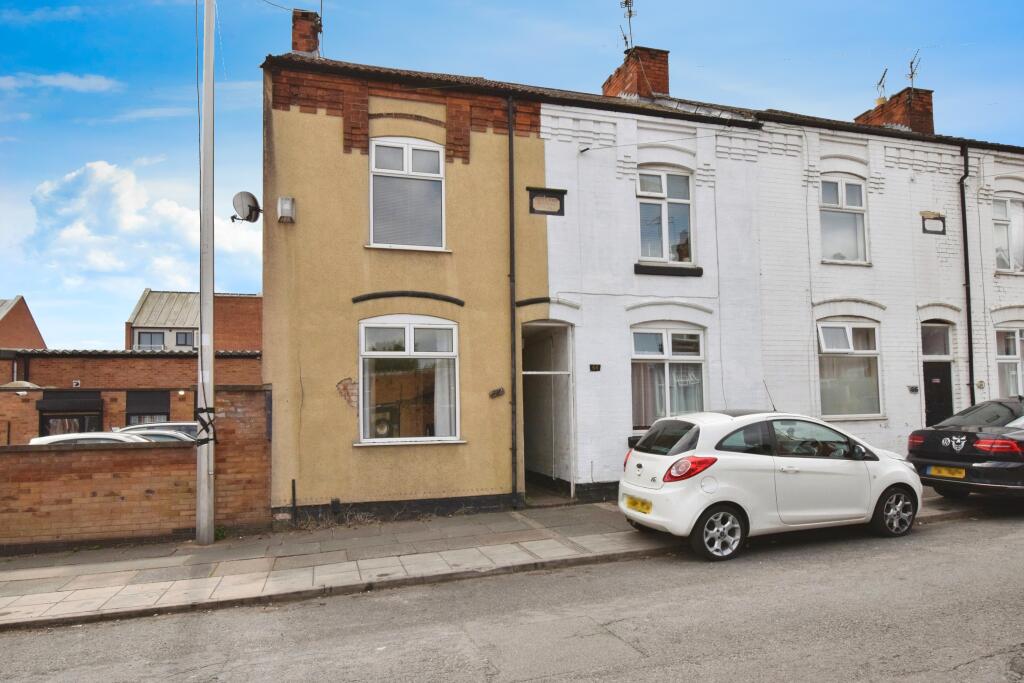  End of terrace house For Sale