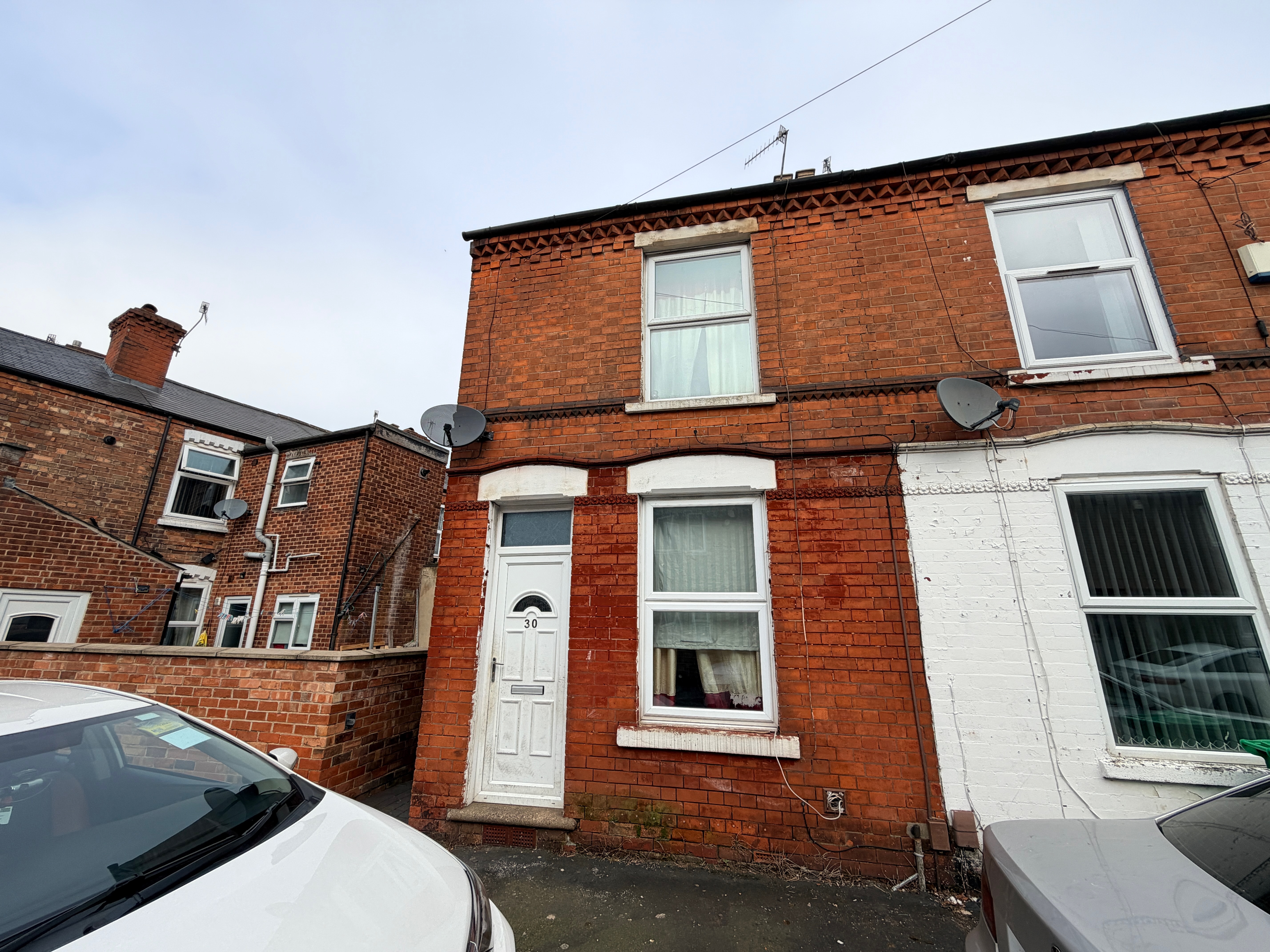  End of terrace house For Sale