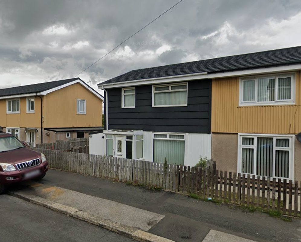  Semi-detached house For Sale