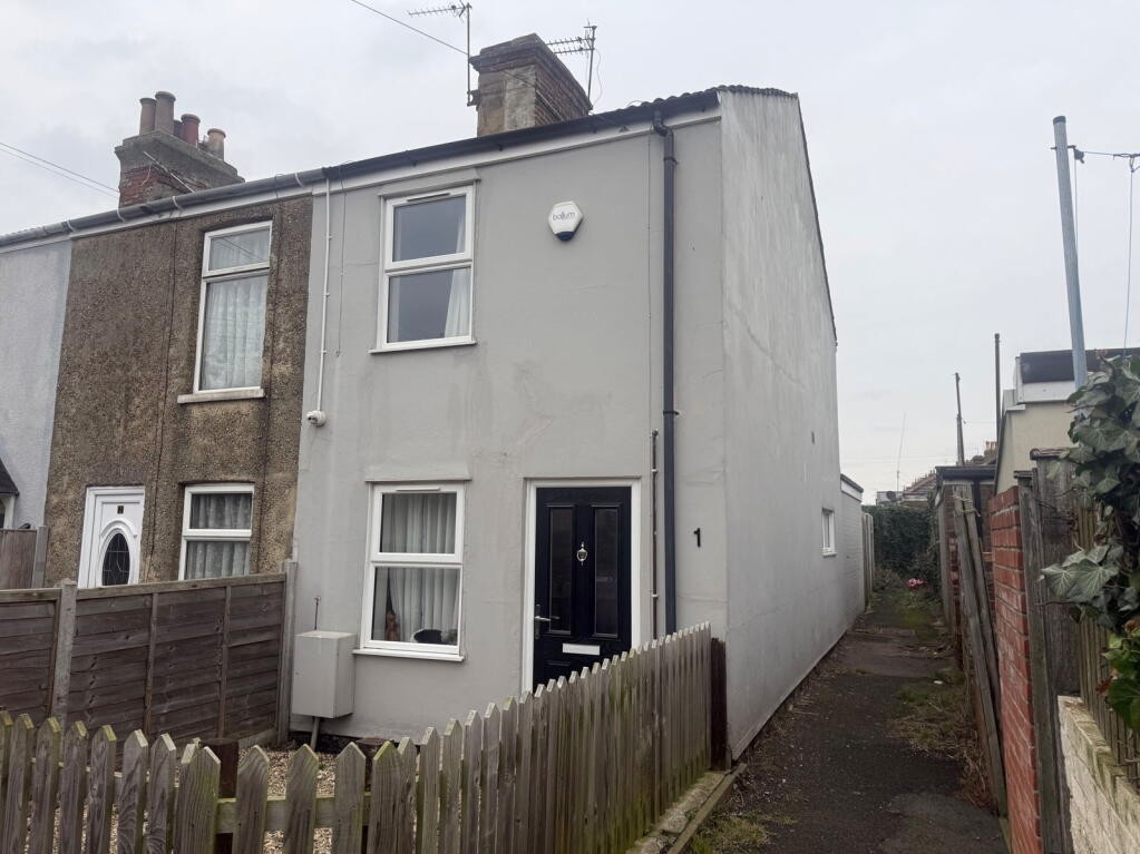  End of terrace house For Sale