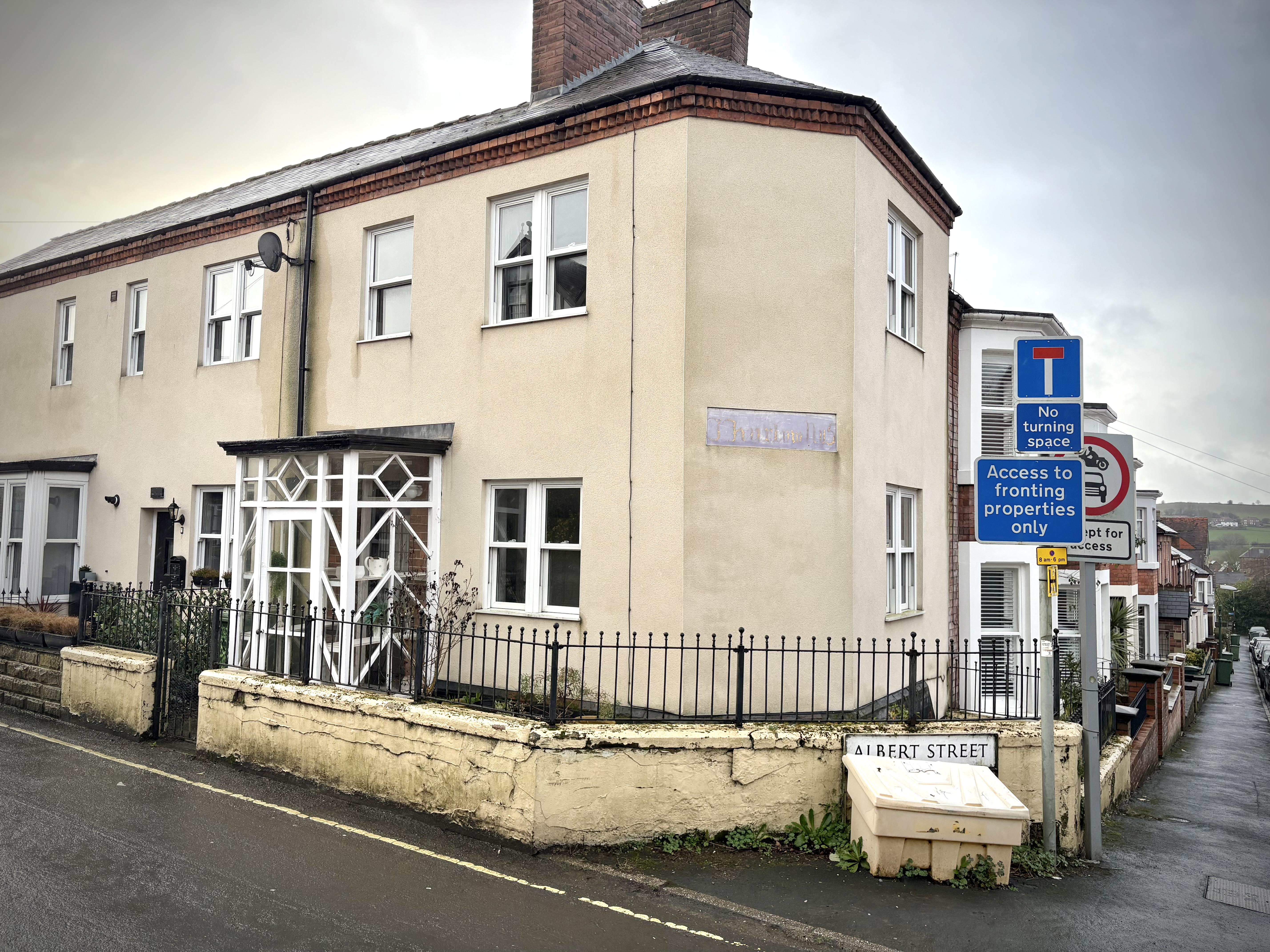  Terraced House For Sale