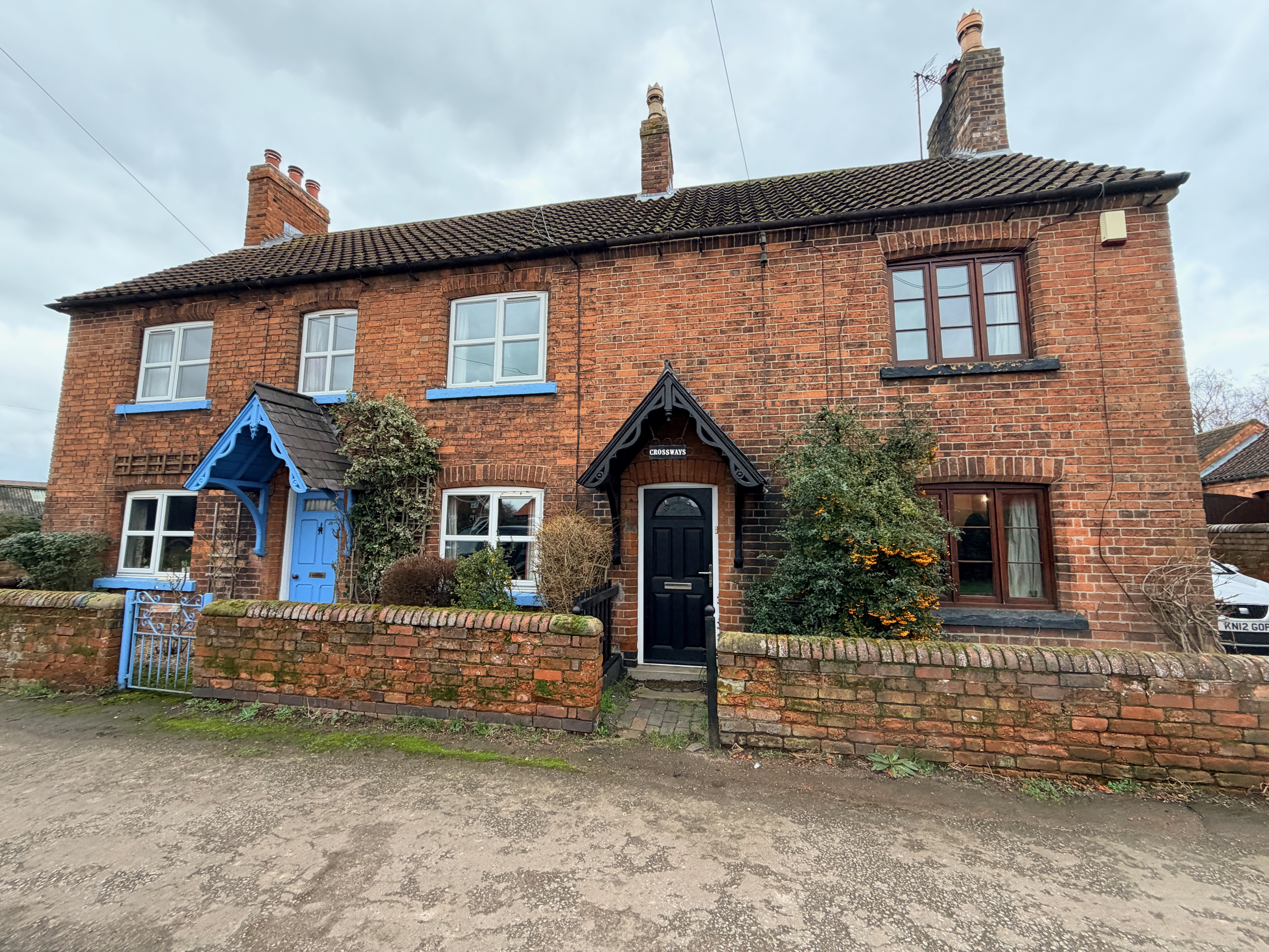  Semi-detached house For Sale