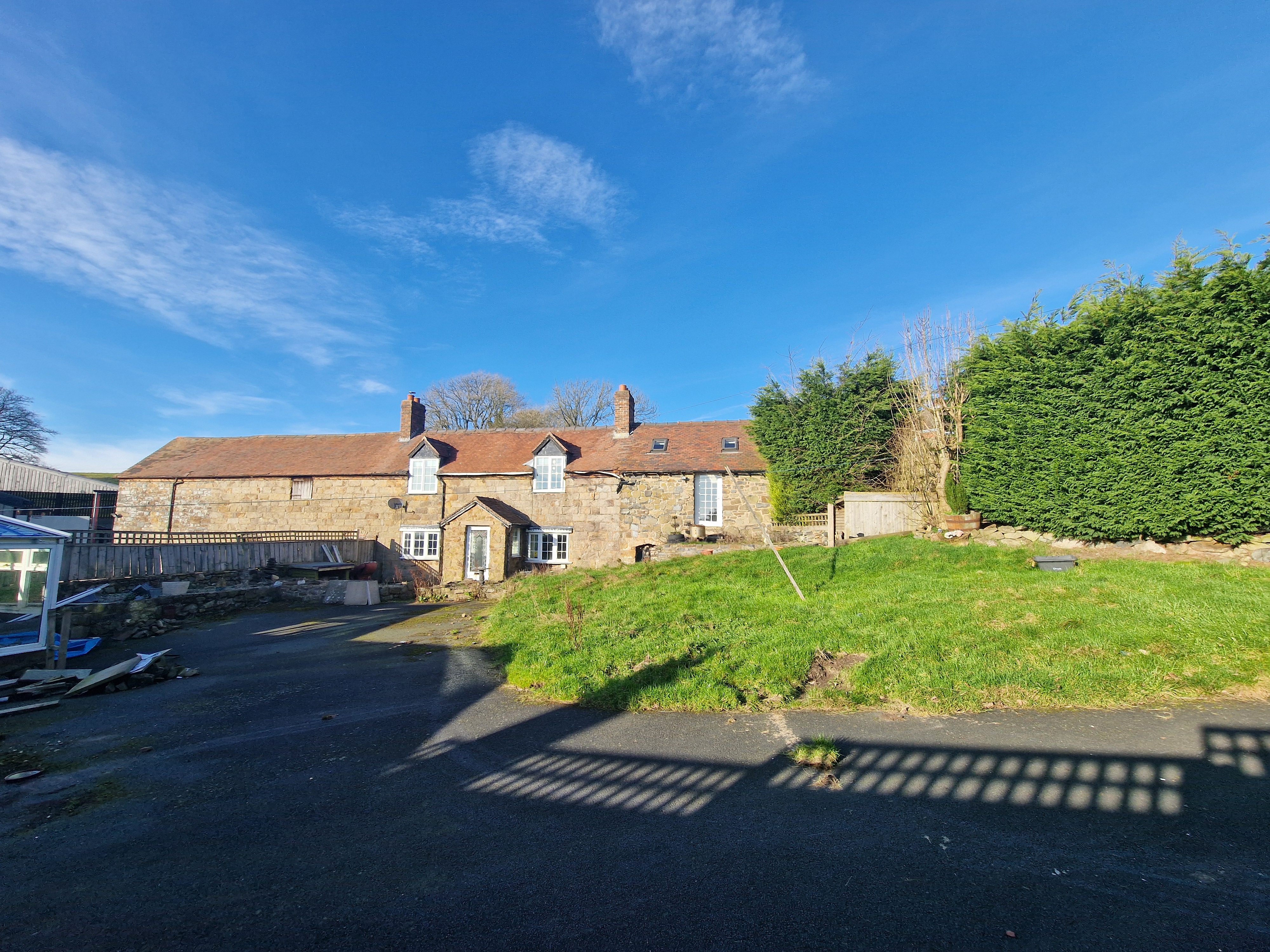  Semi-detached house For Sale