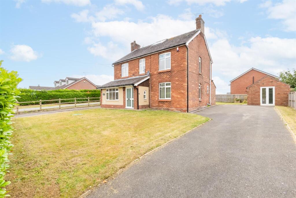 3 bedroom Detached house For Sale