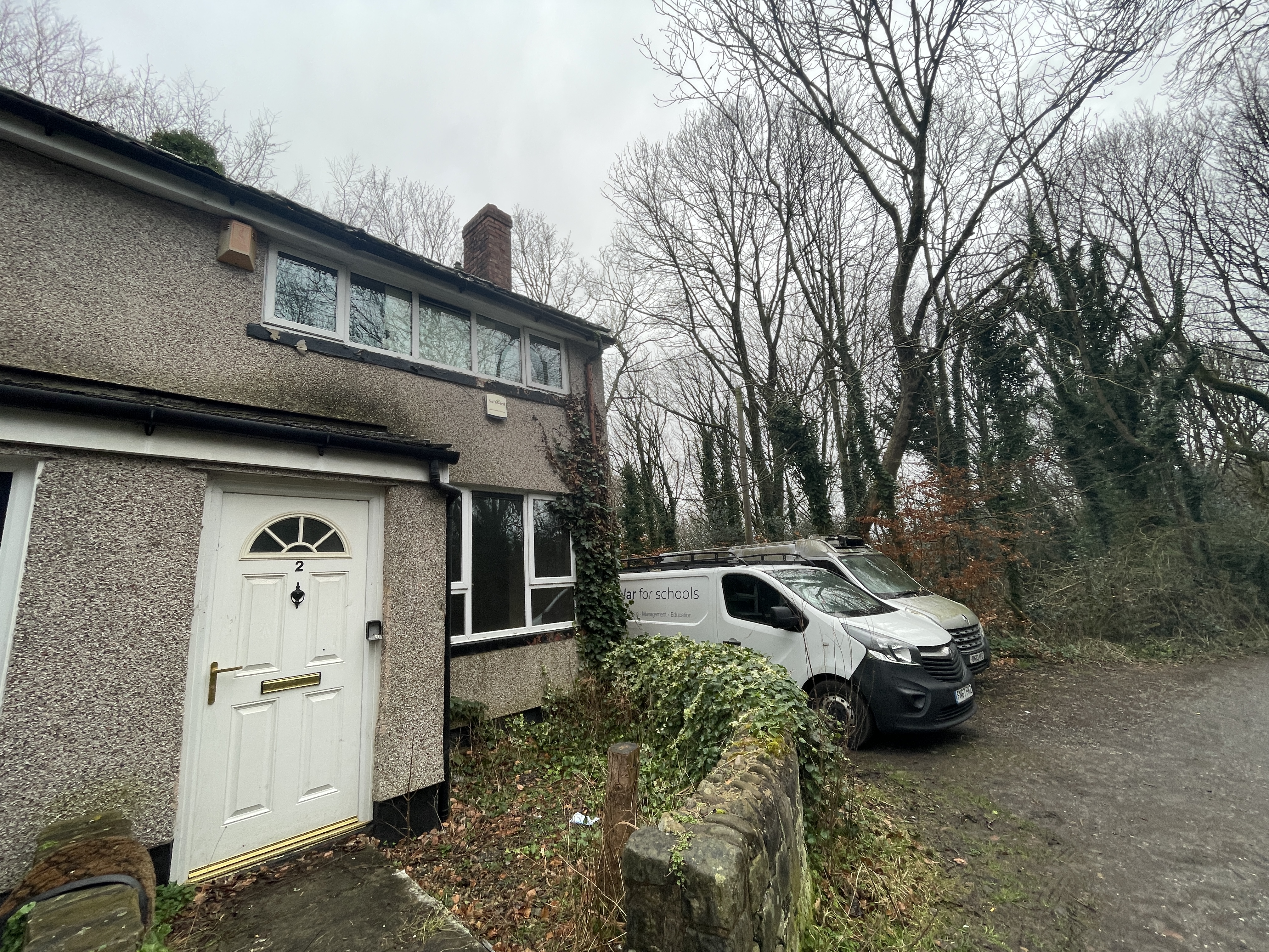  End of terrace house For Sale
