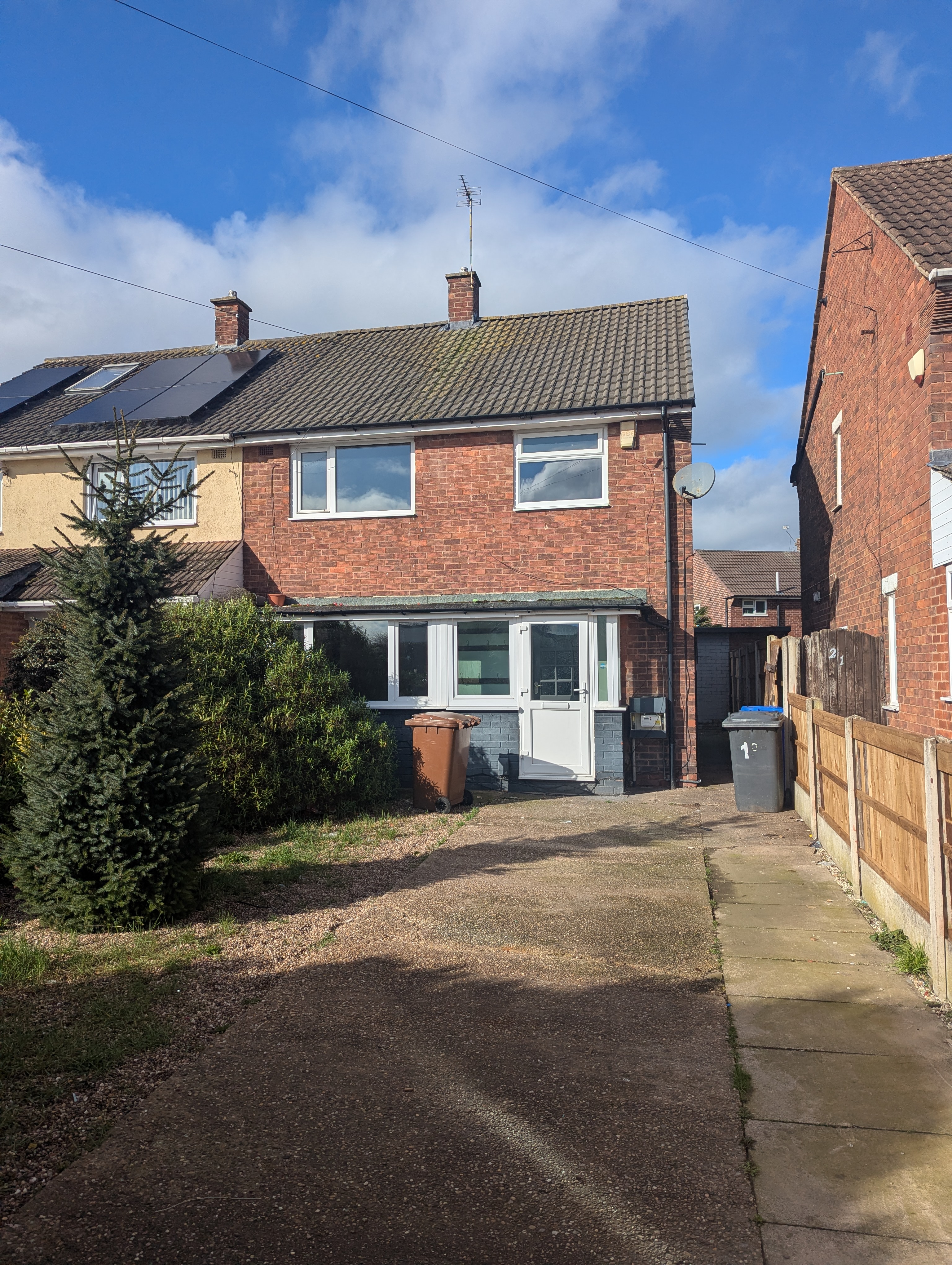  Semi-detached house For Sale