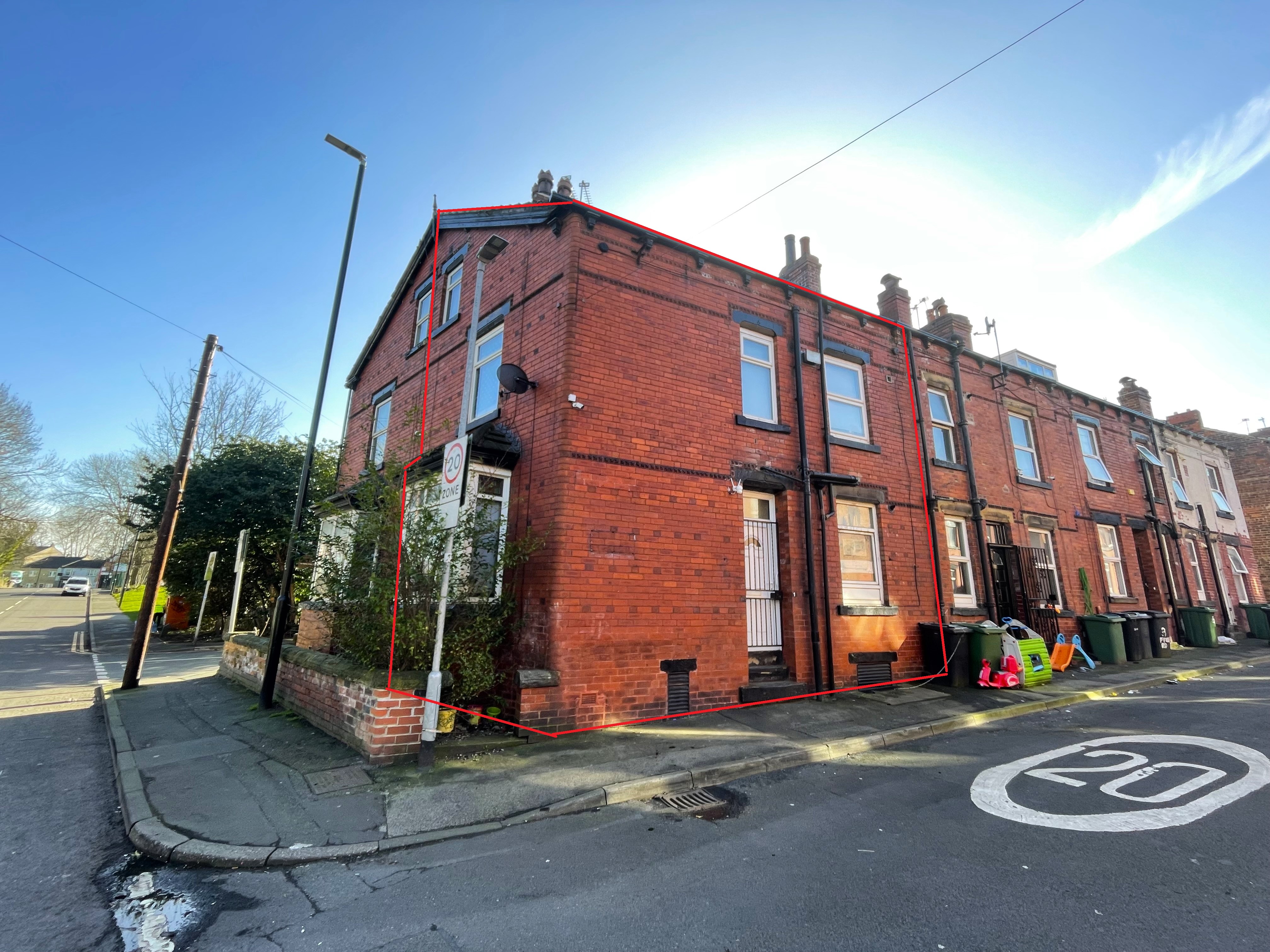  End of terrace house For Sale