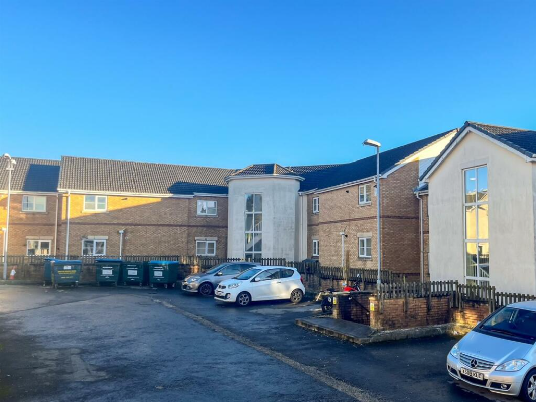2 bedroom Apartment For Sale