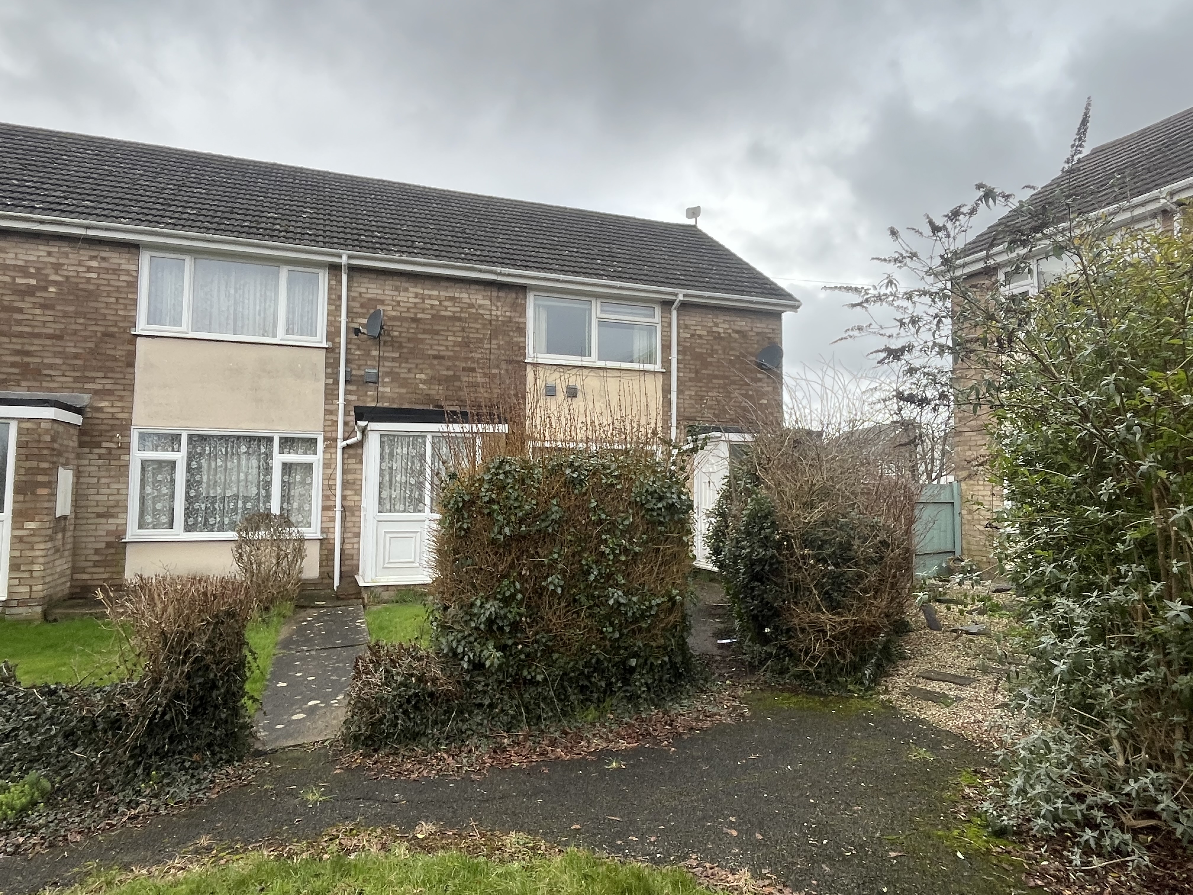 End of terrace house For Sale
