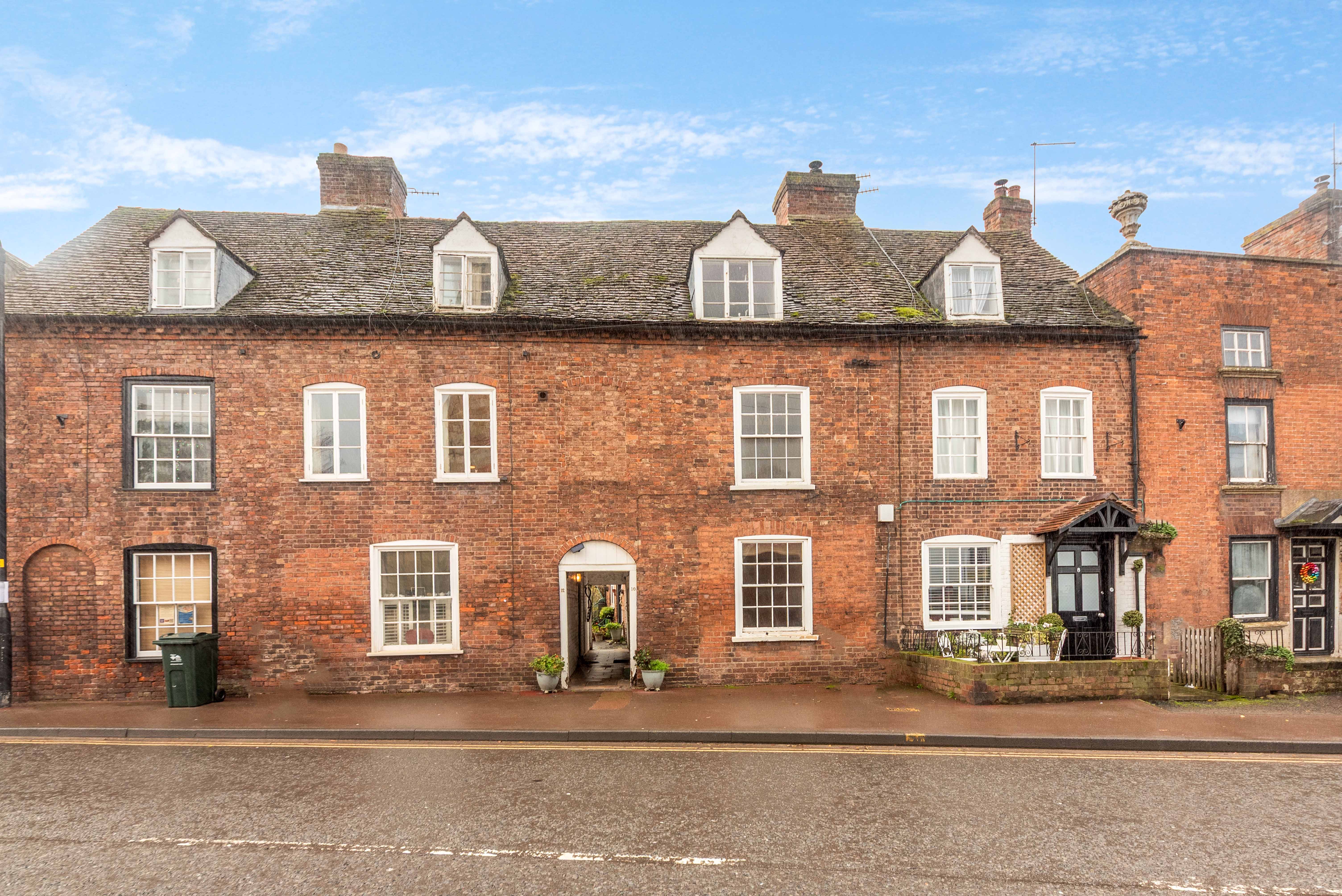 4 bedroom Cottage For Sale