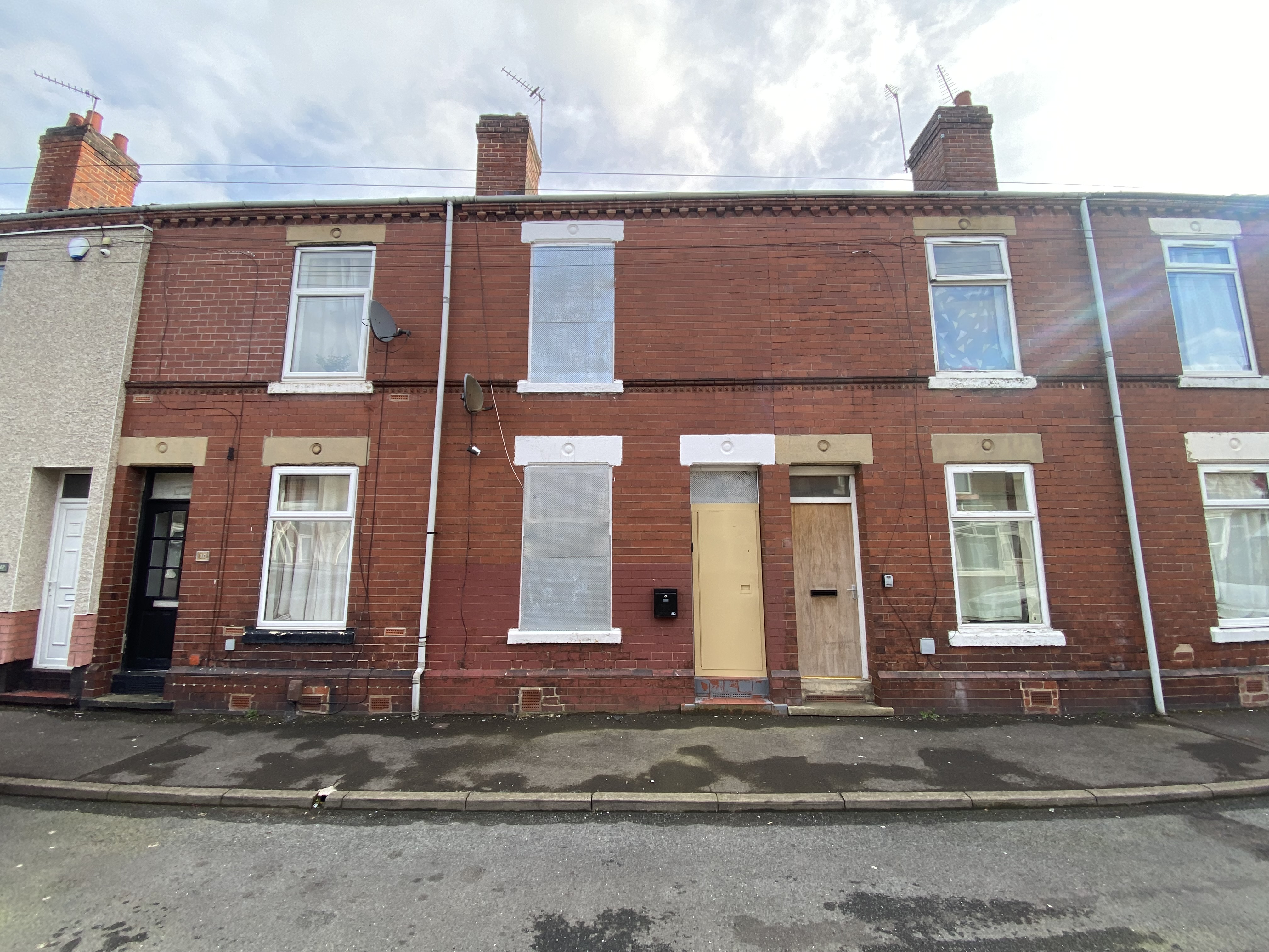  Terraced House For Sale