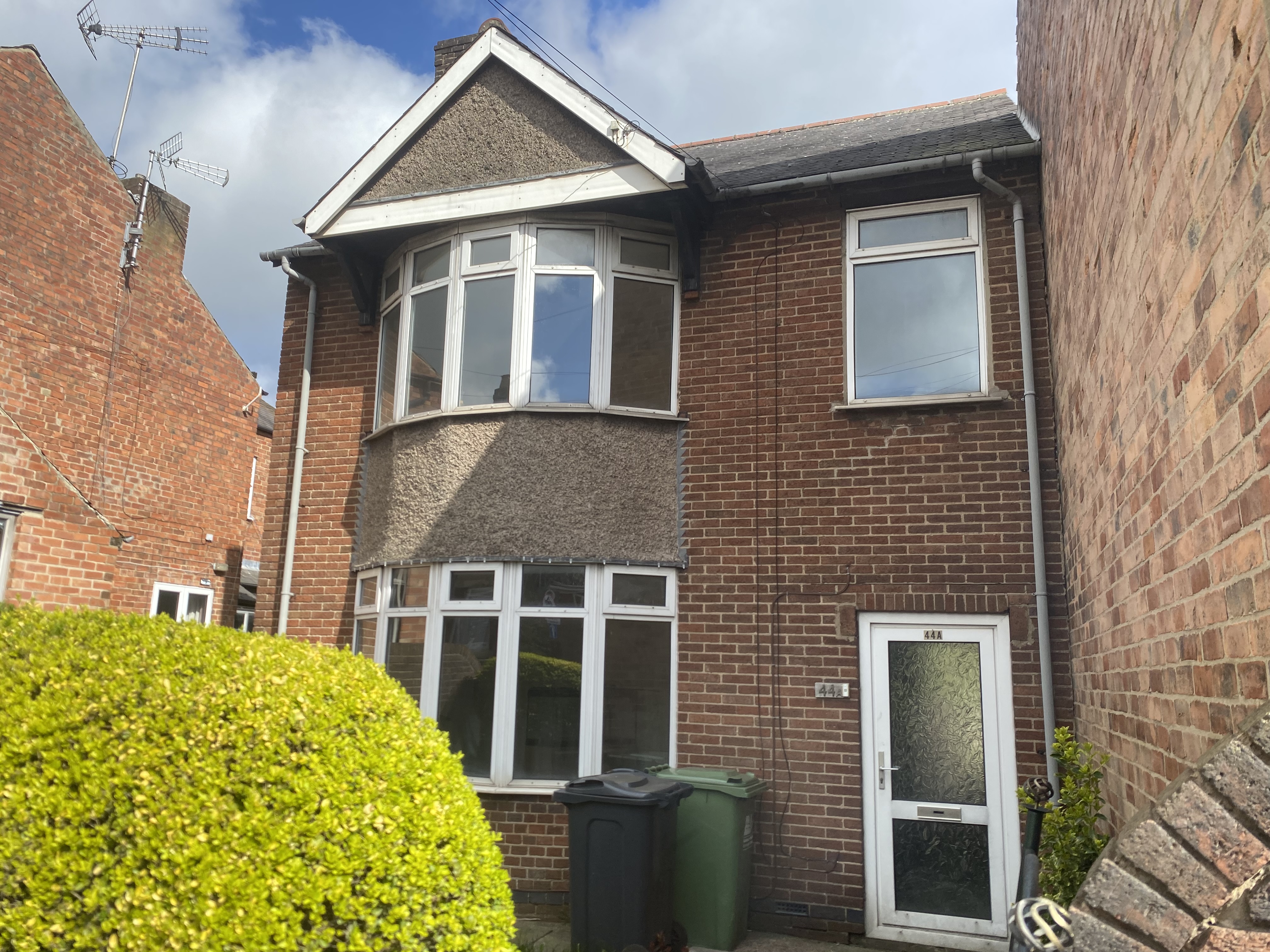  End of terrace house For Sale