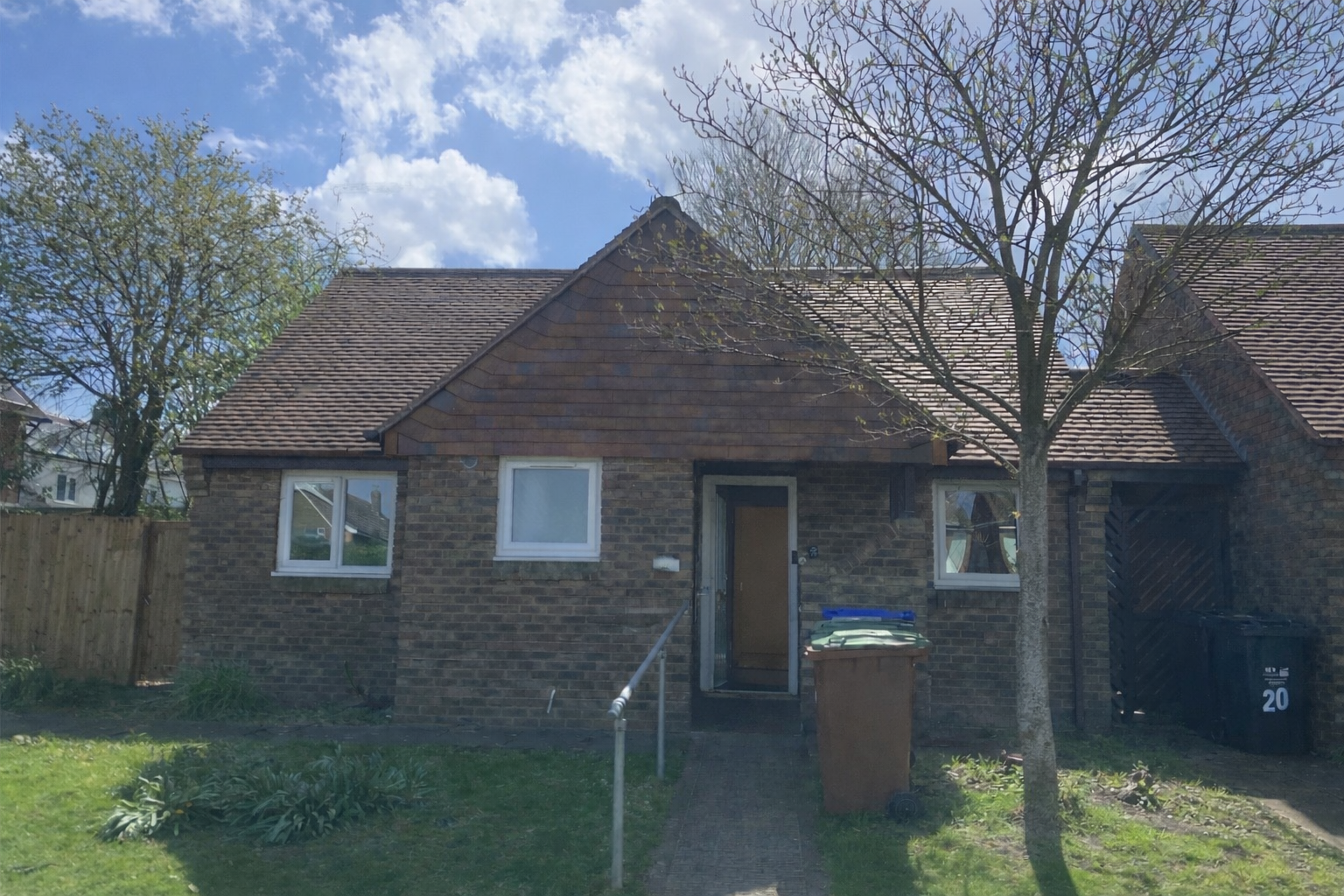 2 bedroom Detached bungalow For Sale