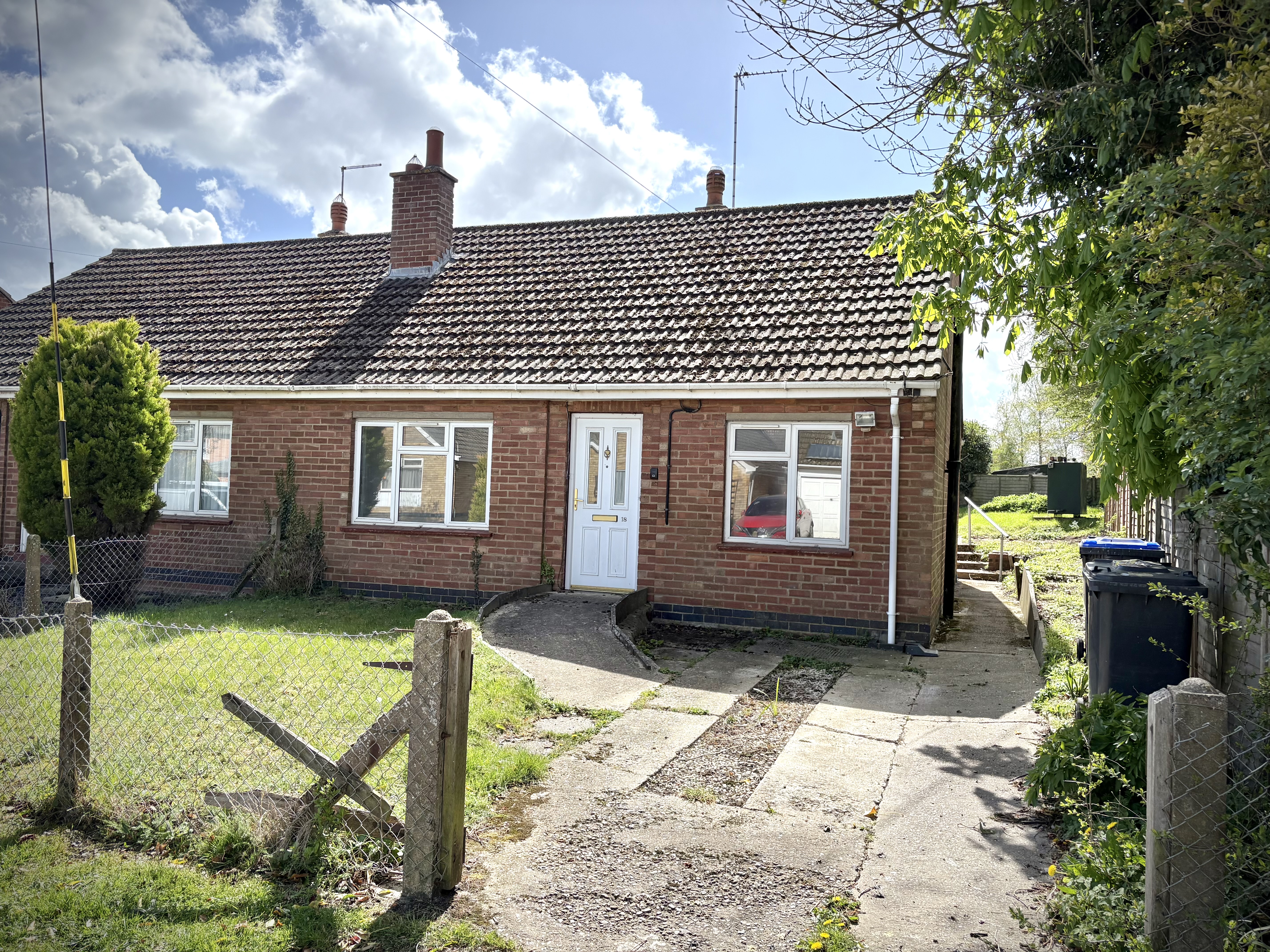 2 bedroom Detached bungalow For Sale