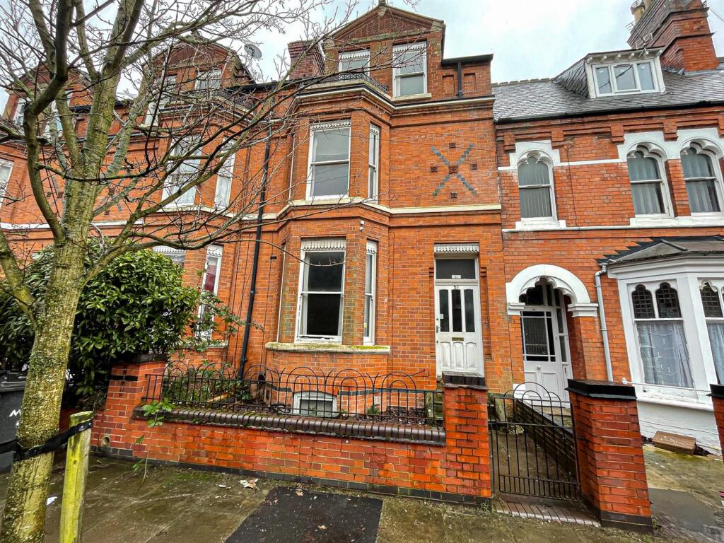7 bedroom House of Multiple Occupation For Sale