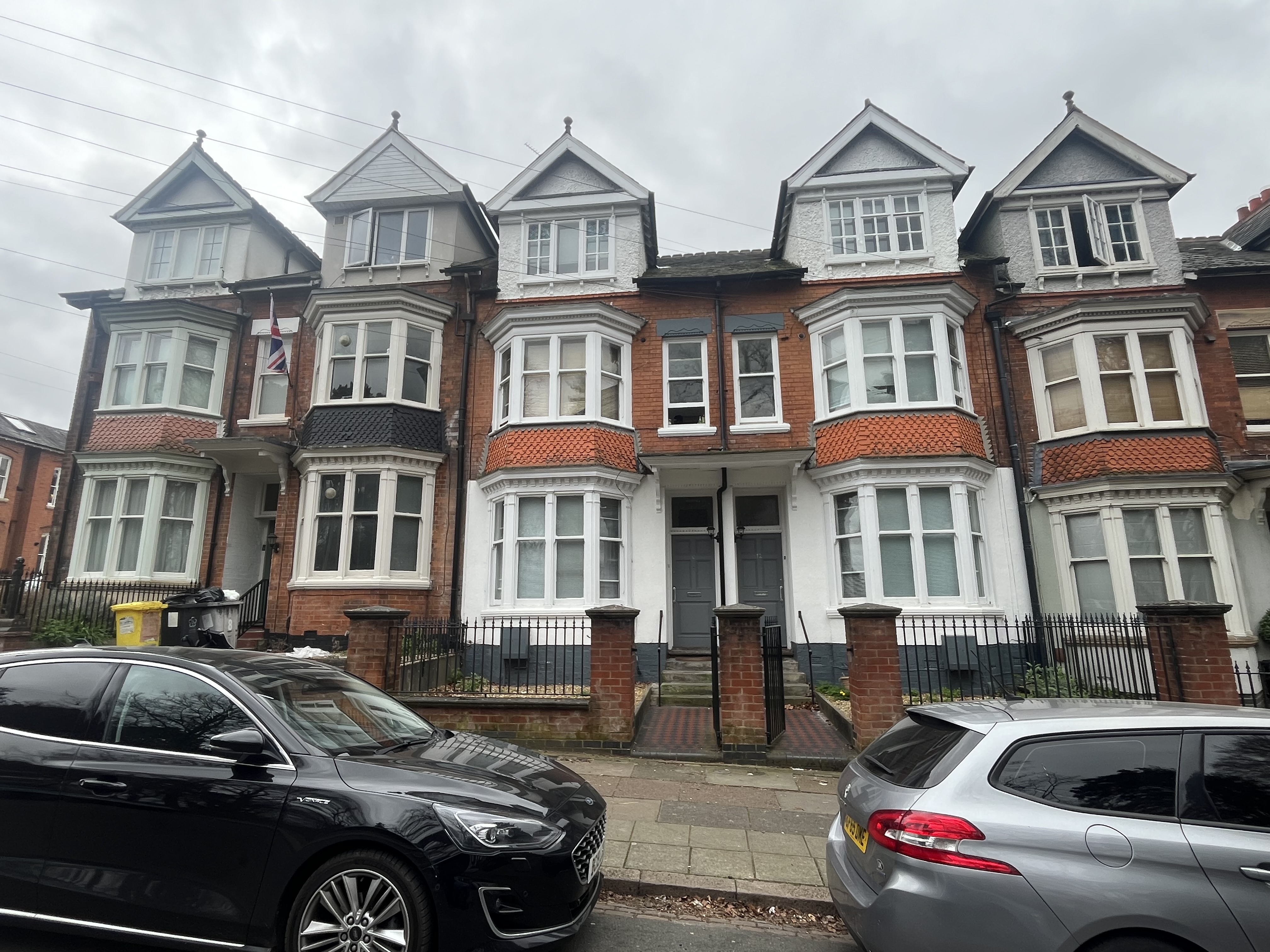 6 bedroom House of Multiple Occupation For Sale