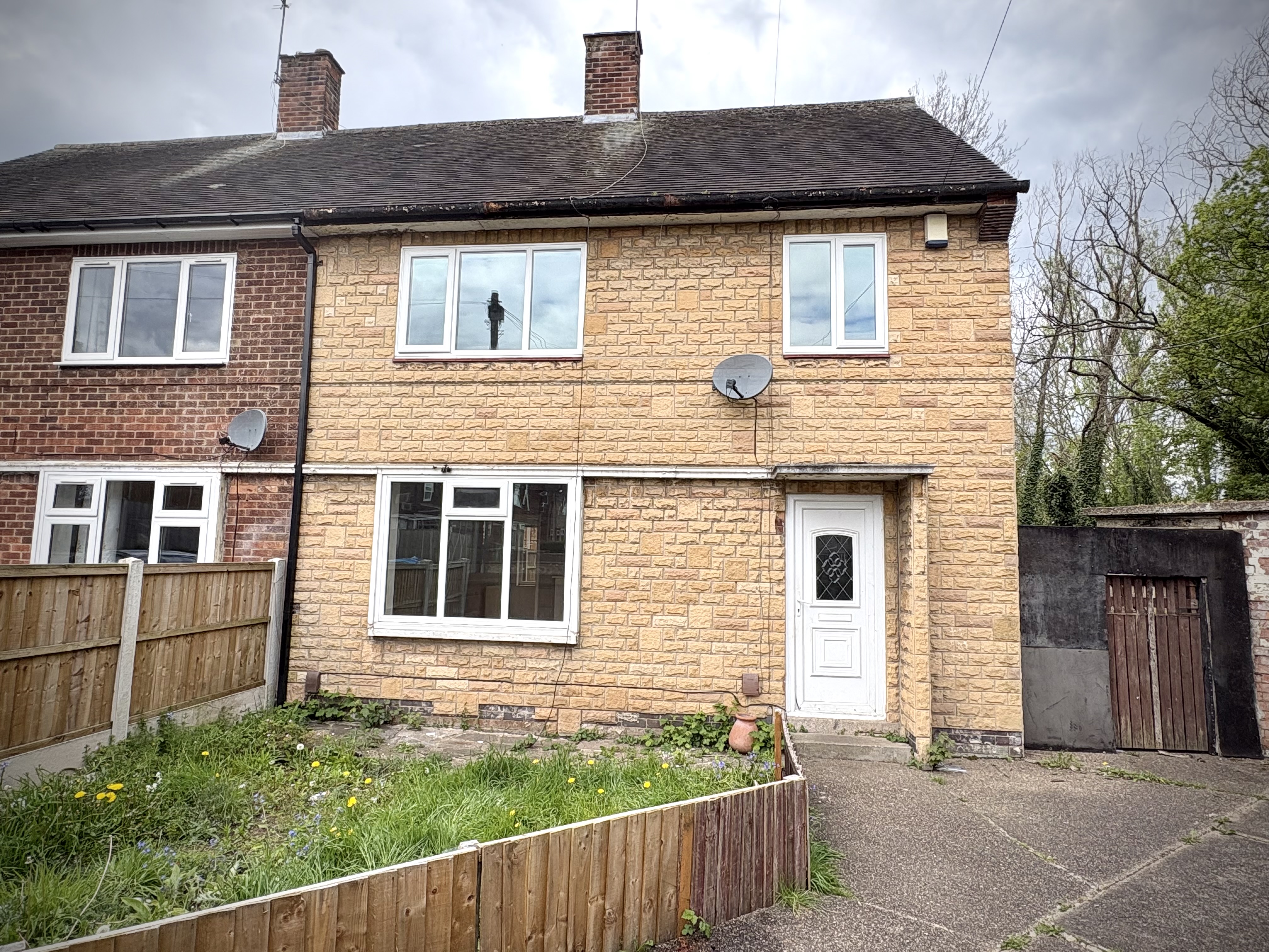 3 bedroom Semi-detached house For Sale