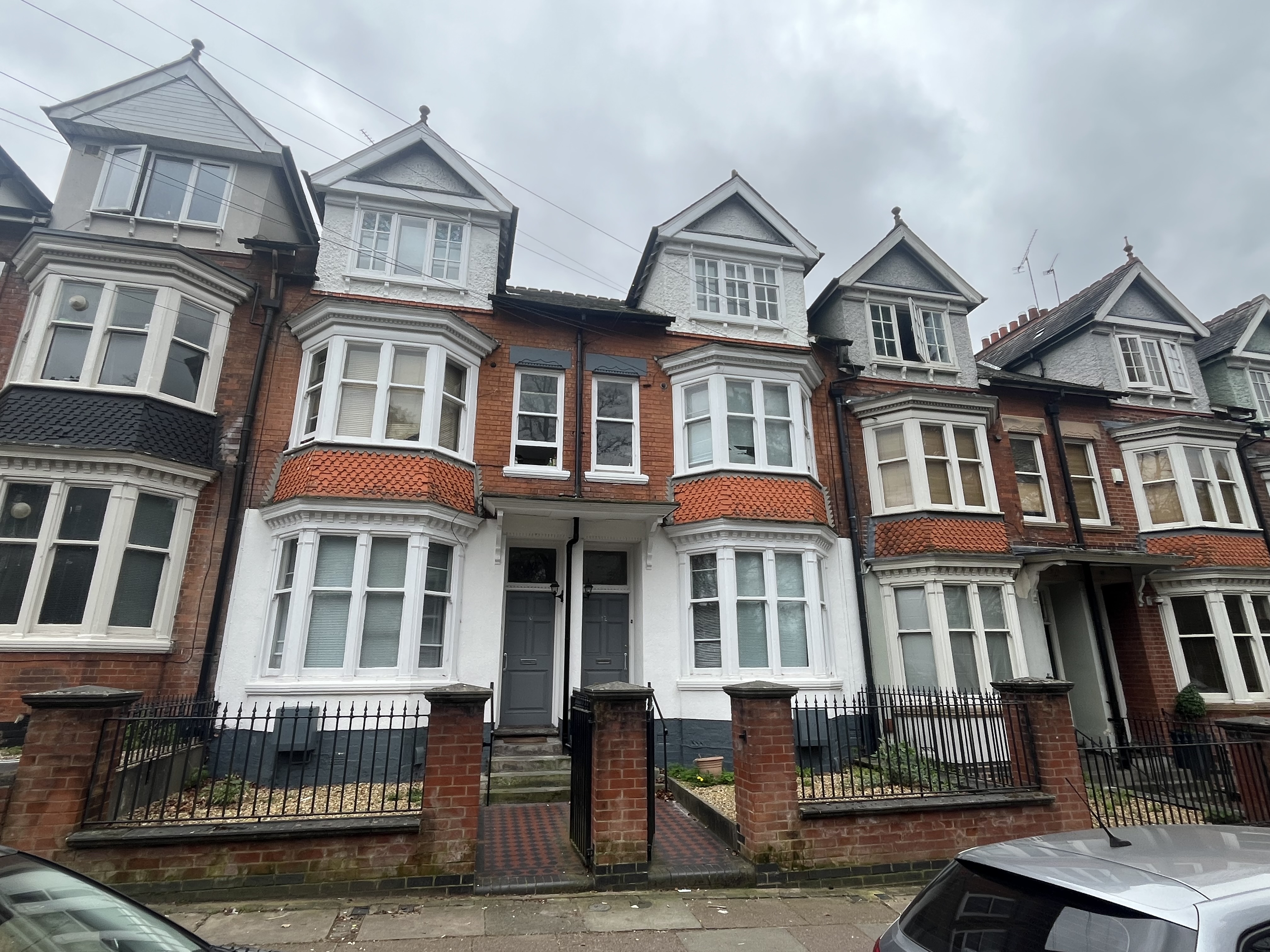 6 bedroom House of Multiple Occupation For Sale