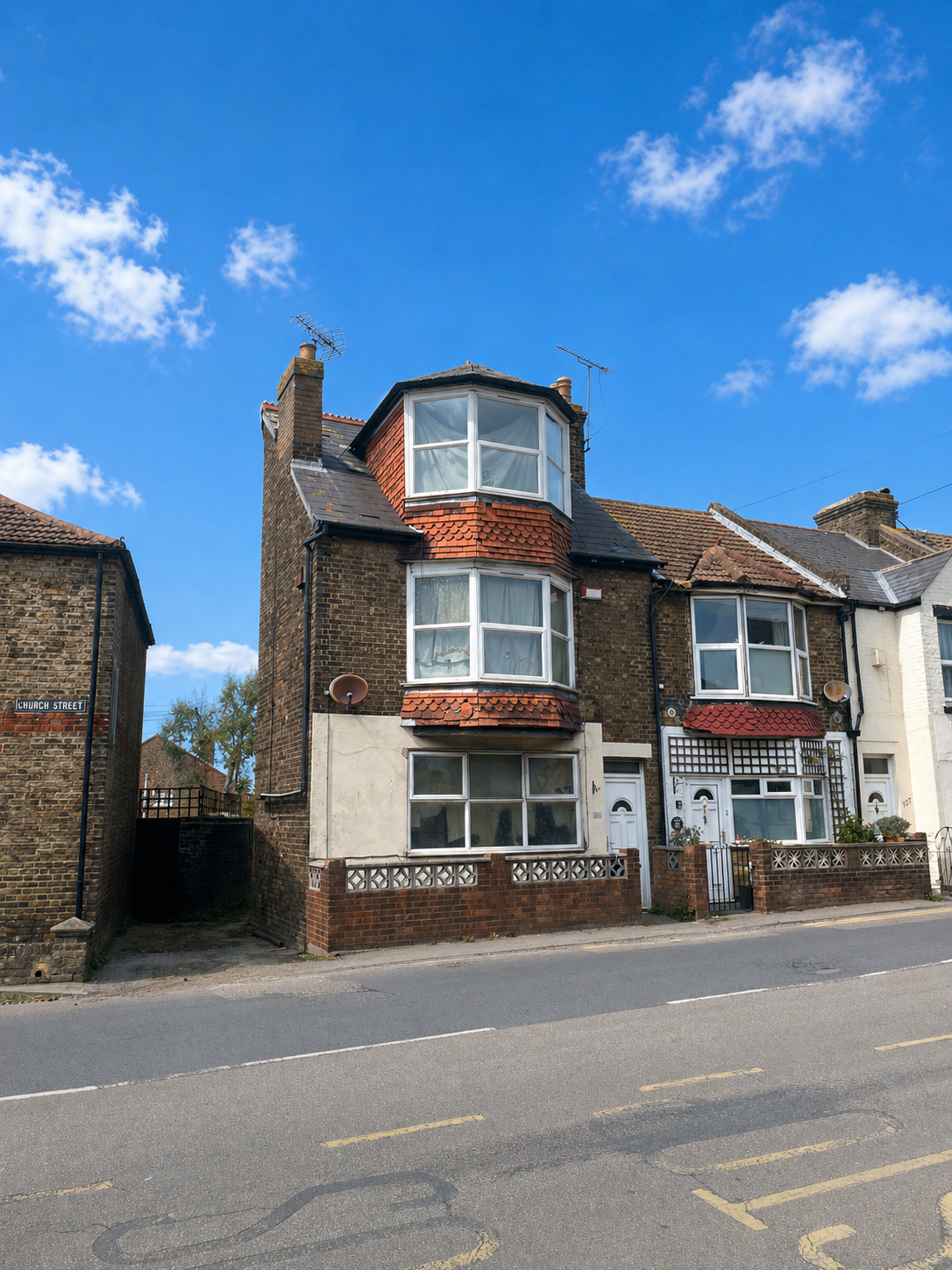  End of terrace house For Sale