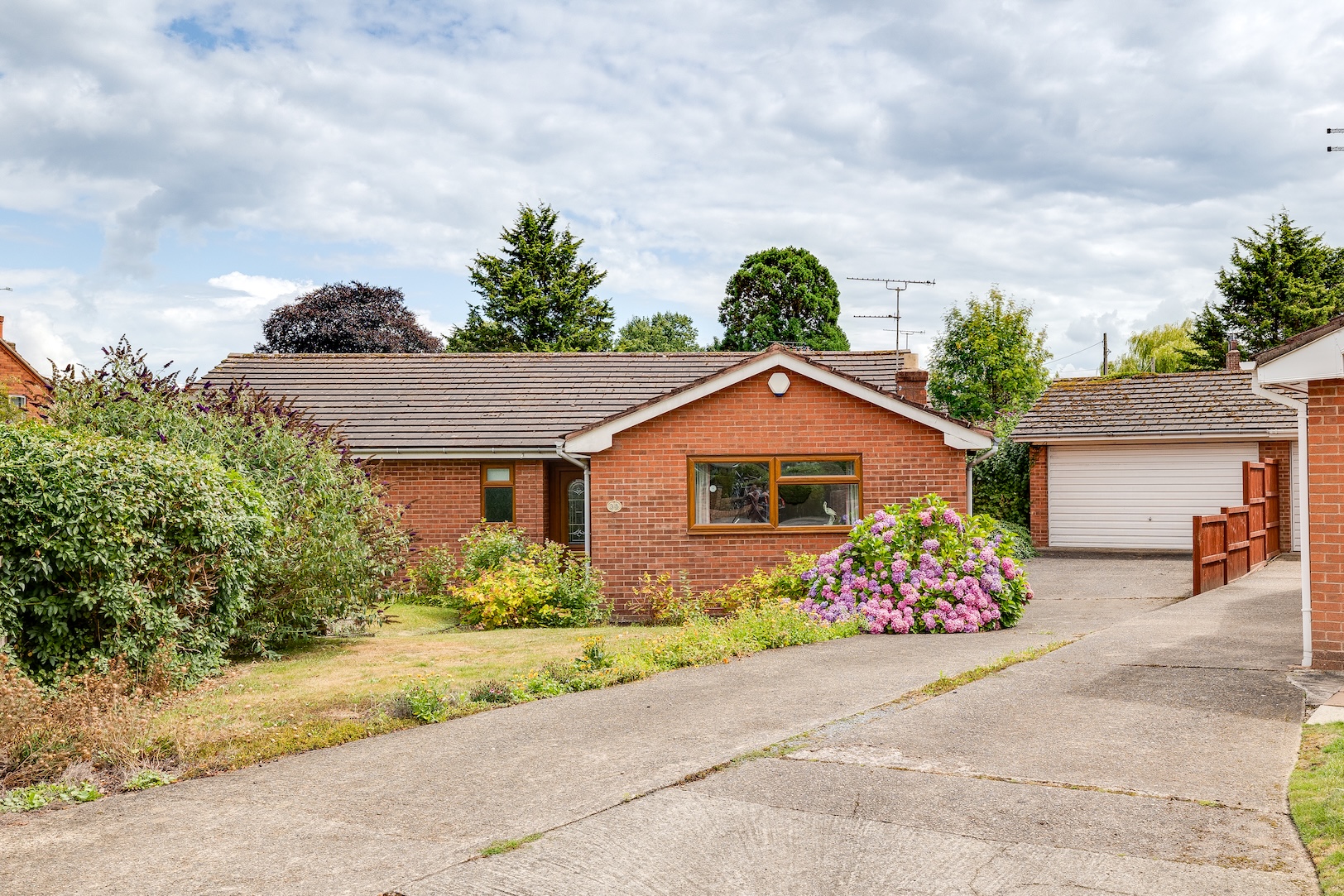  Detached bungalow For Sale