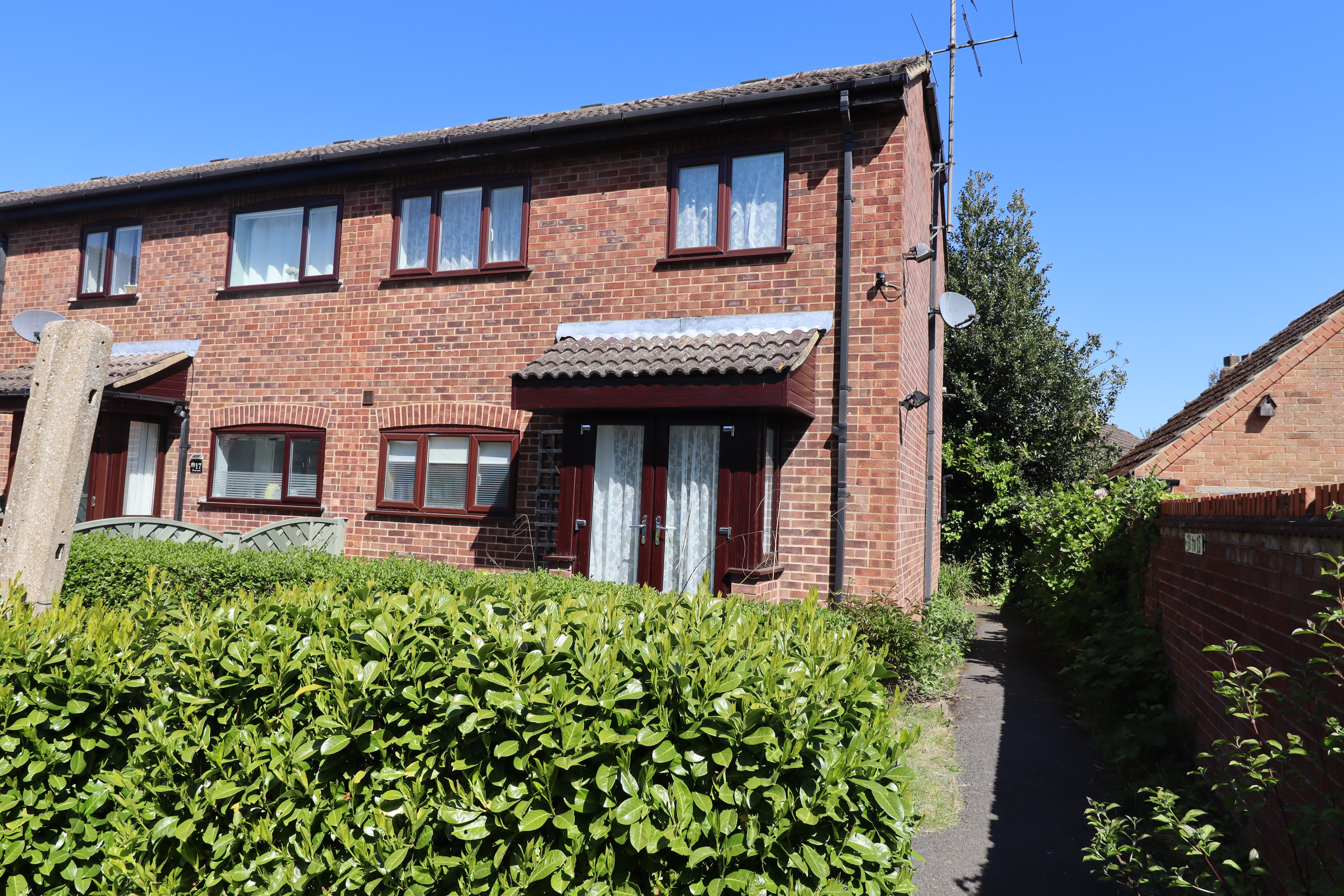  Terraced House For Sale