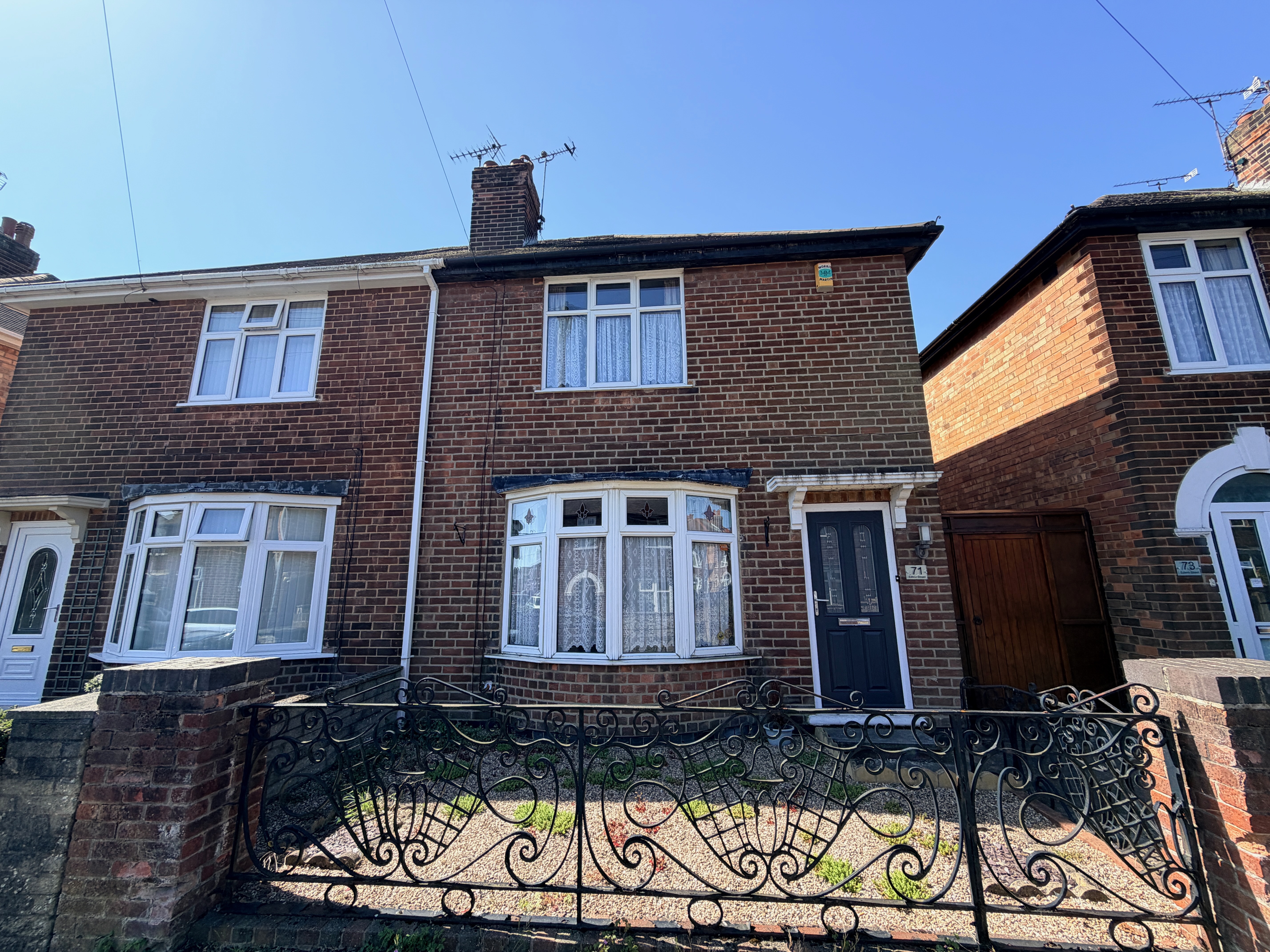 2 bedroom Semi-detached house For Sale