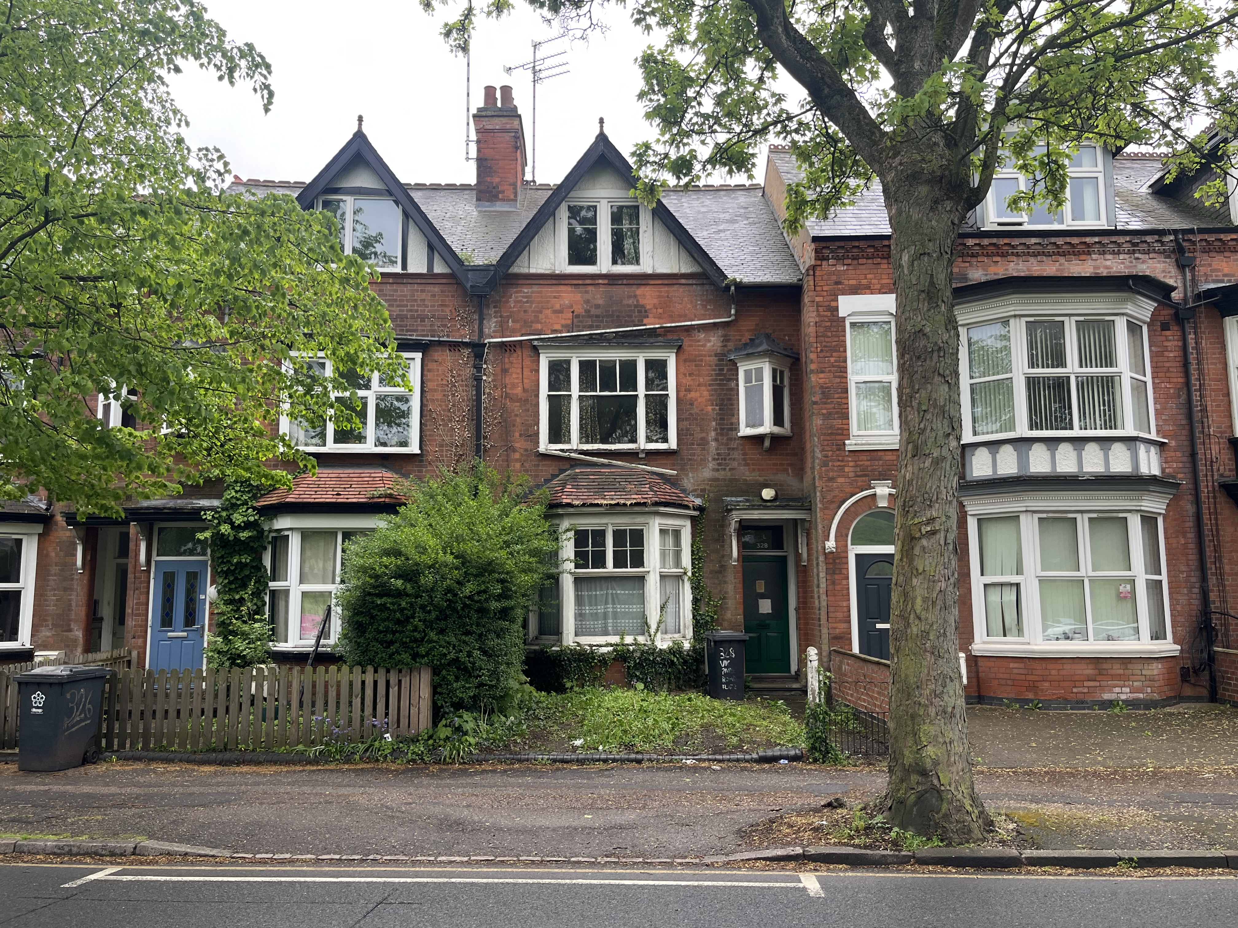 5 bedroom Flat For Sale