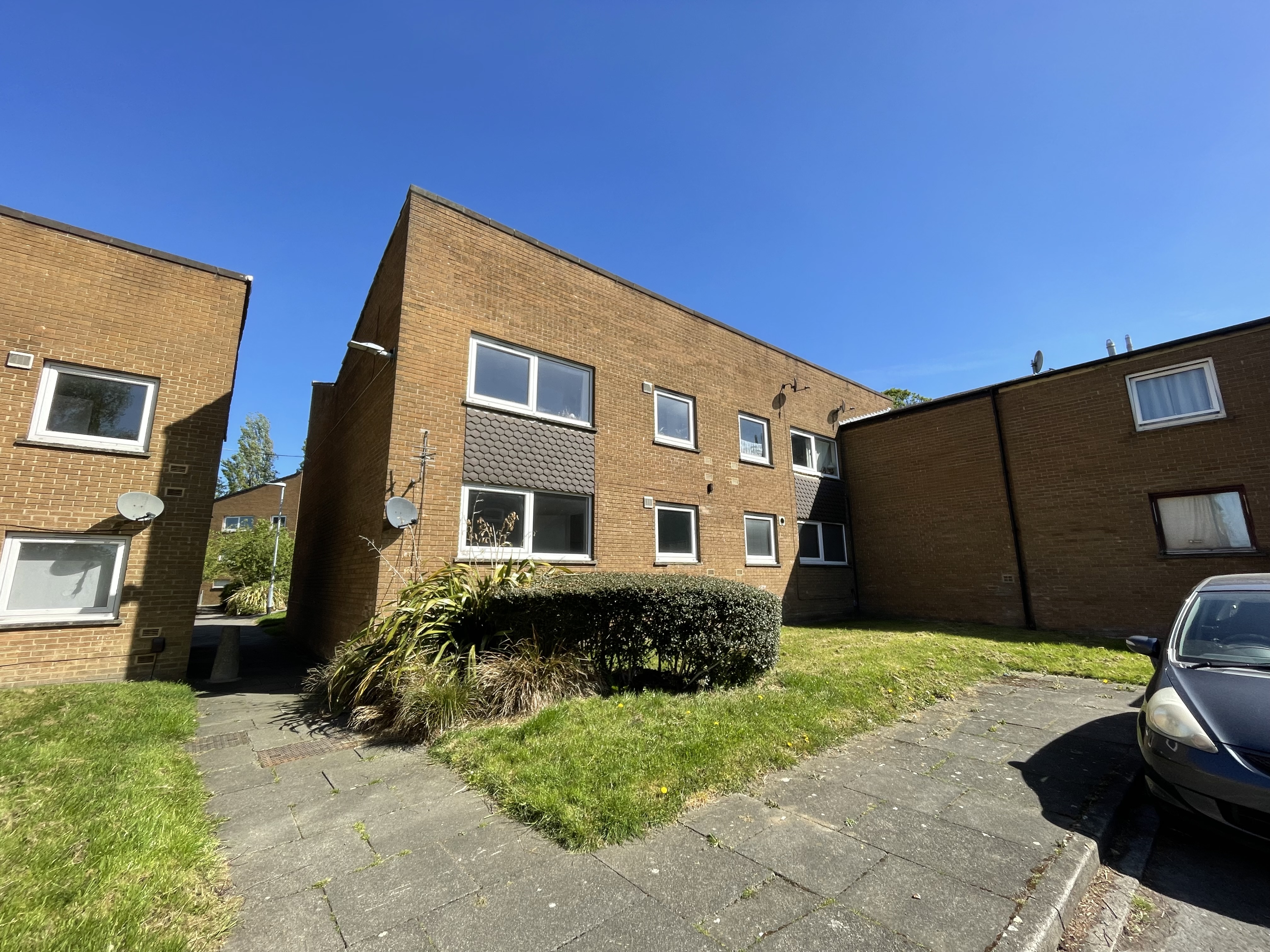 2 bedroom Flat For Sale