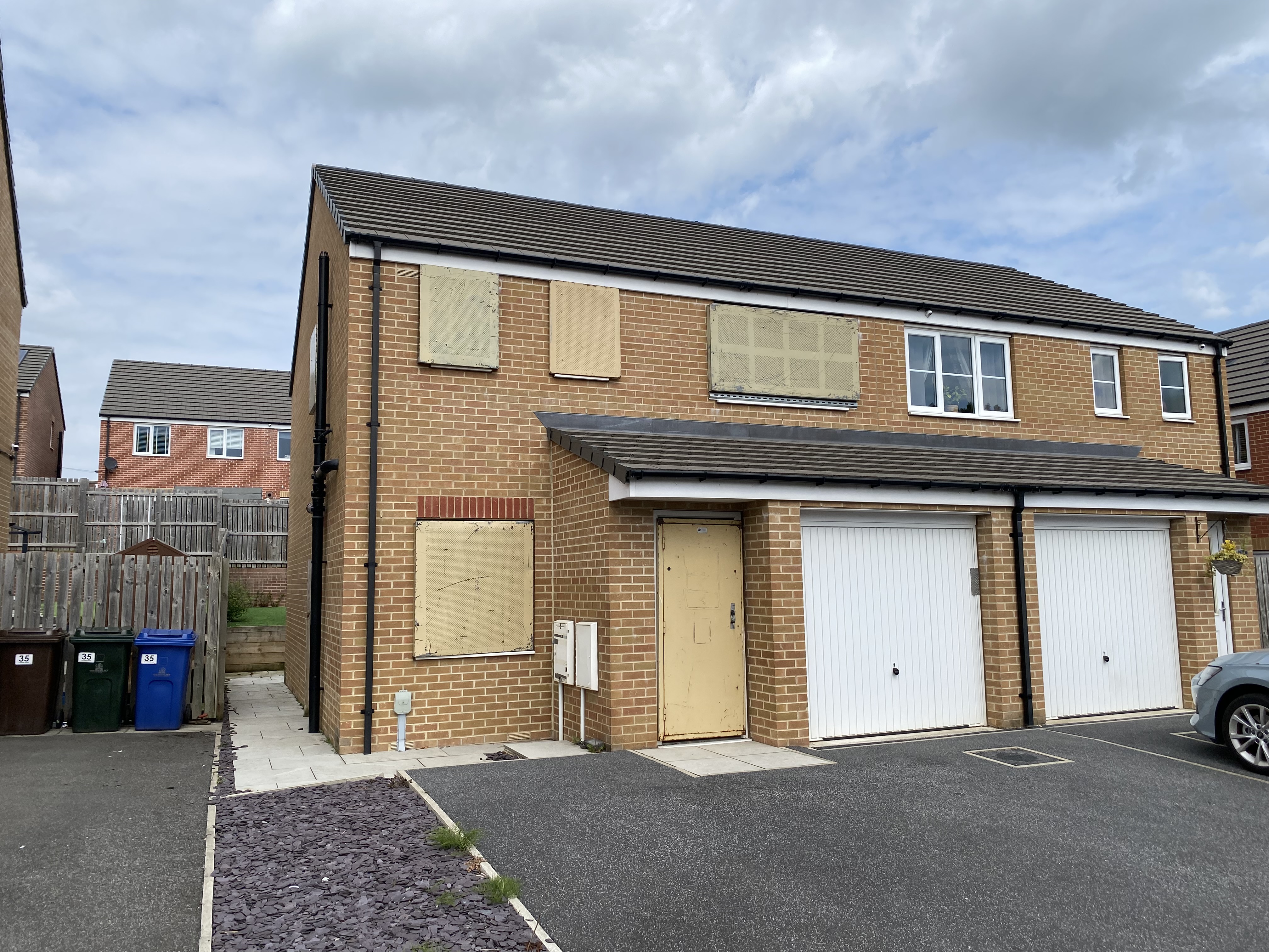 3 bedroom Semi-detached house For Sale