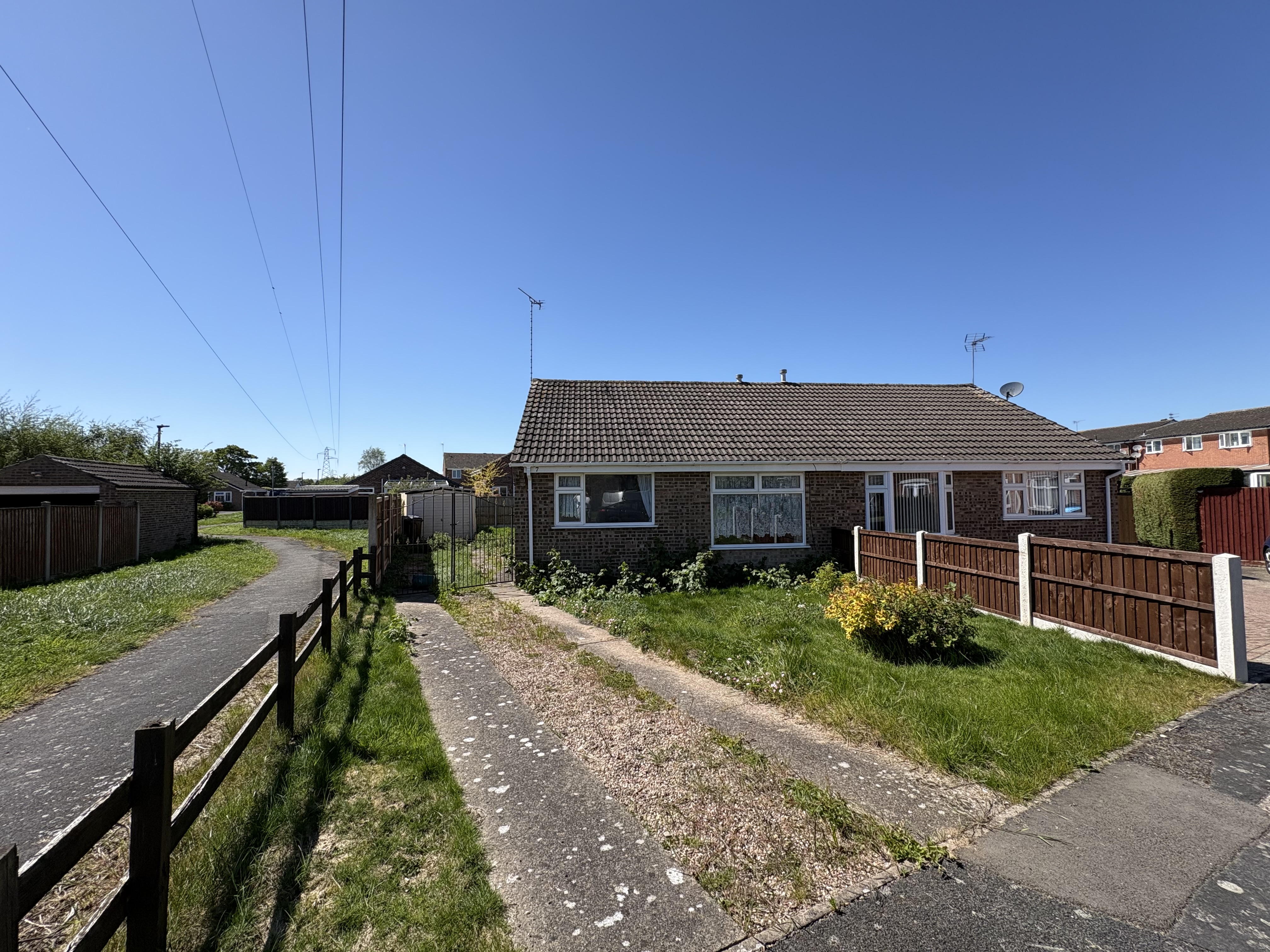2 bedroom Detached bungalow For Sale