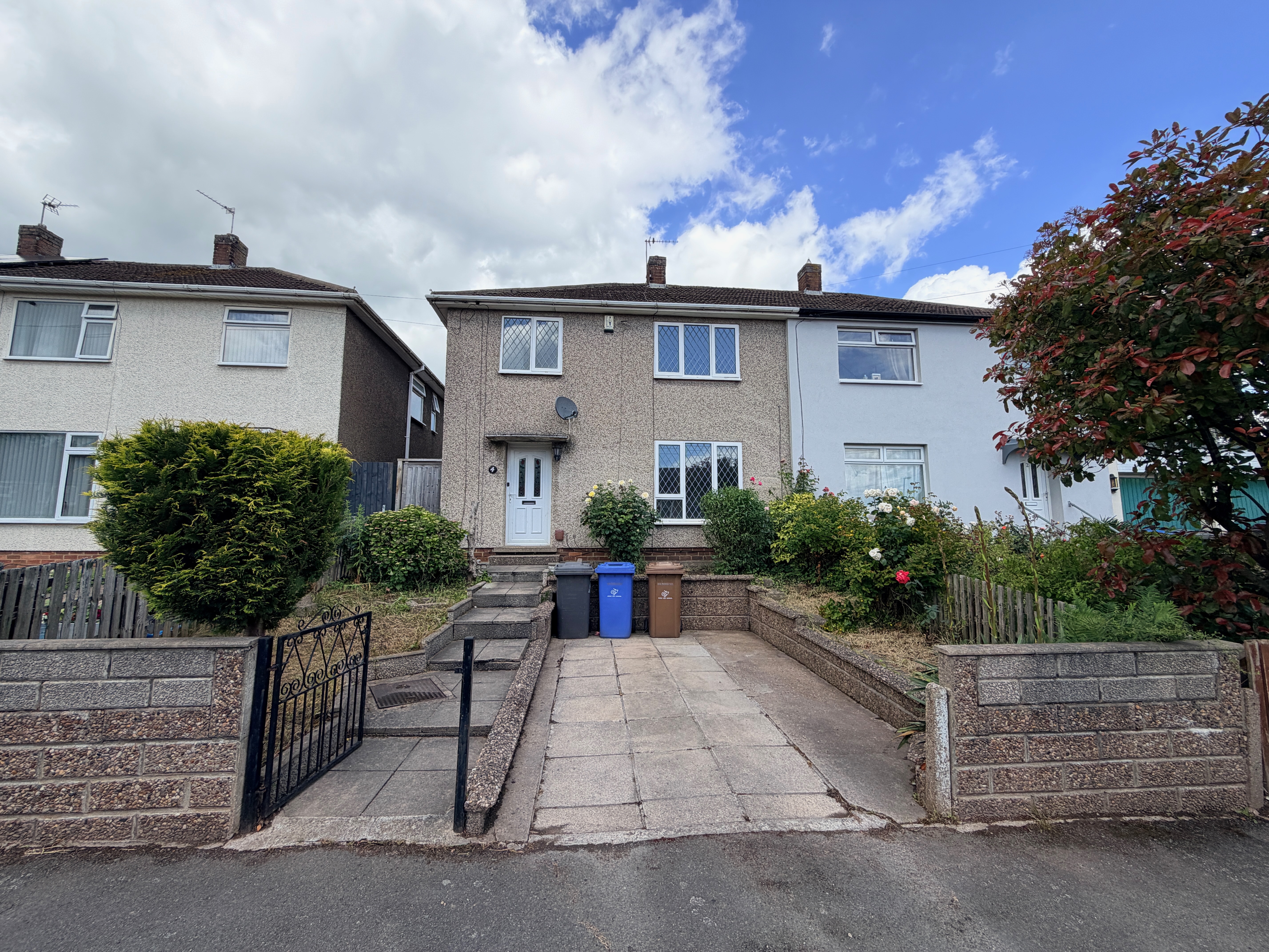 3 bedroom Semi-detached house For Sale