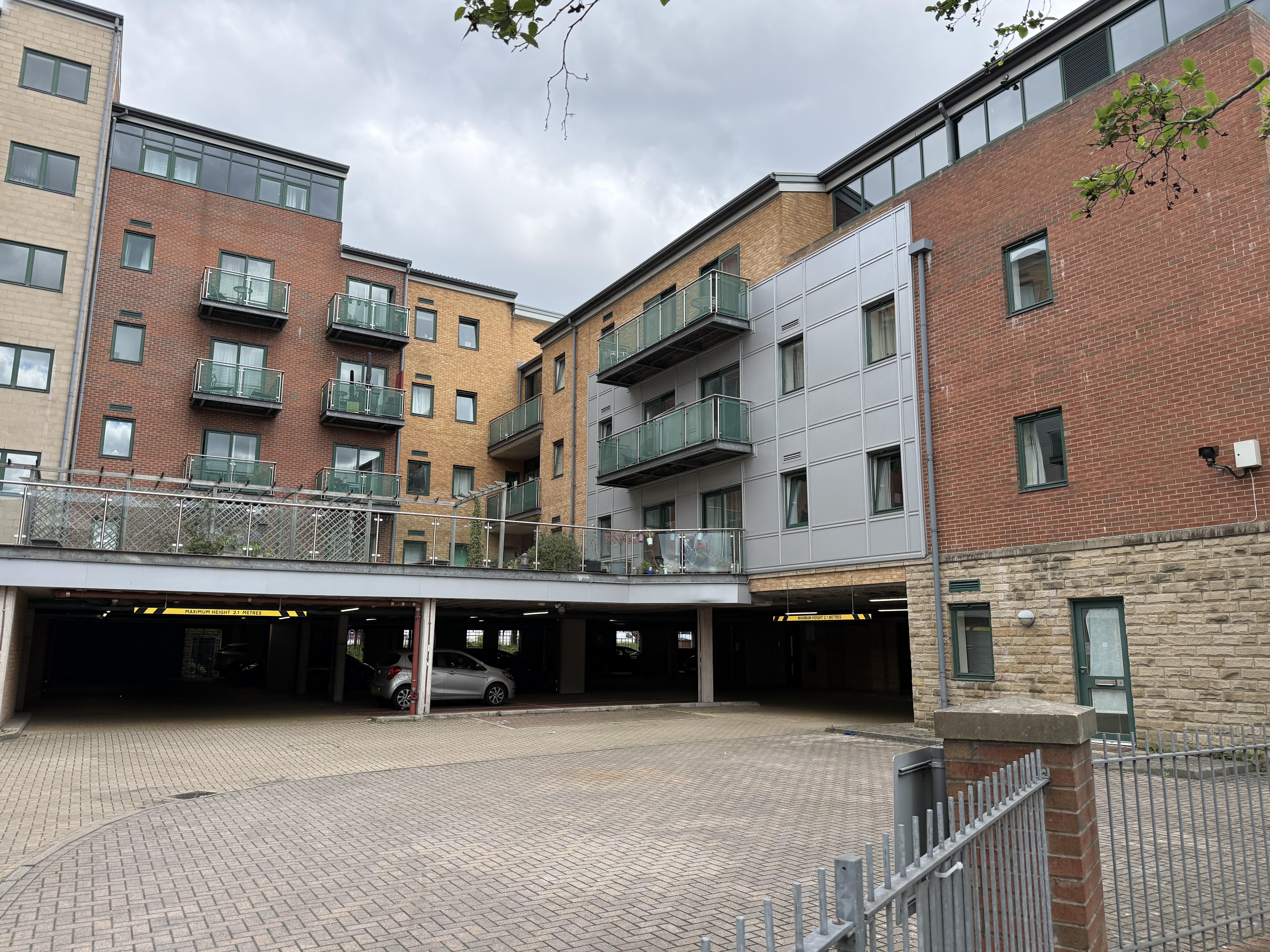 1 bedroom Flat For Sale