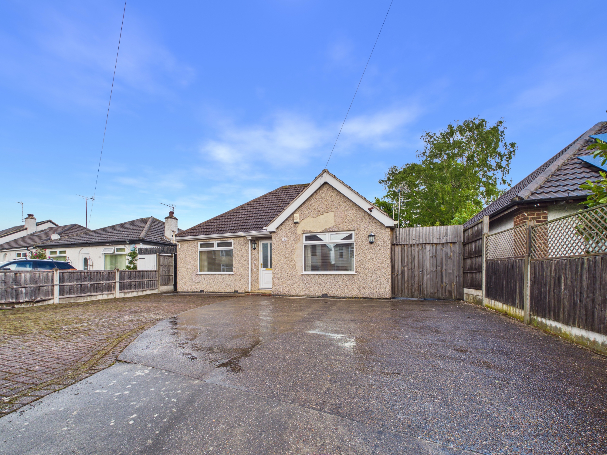 3 bedroom Detached bungalow For Sale