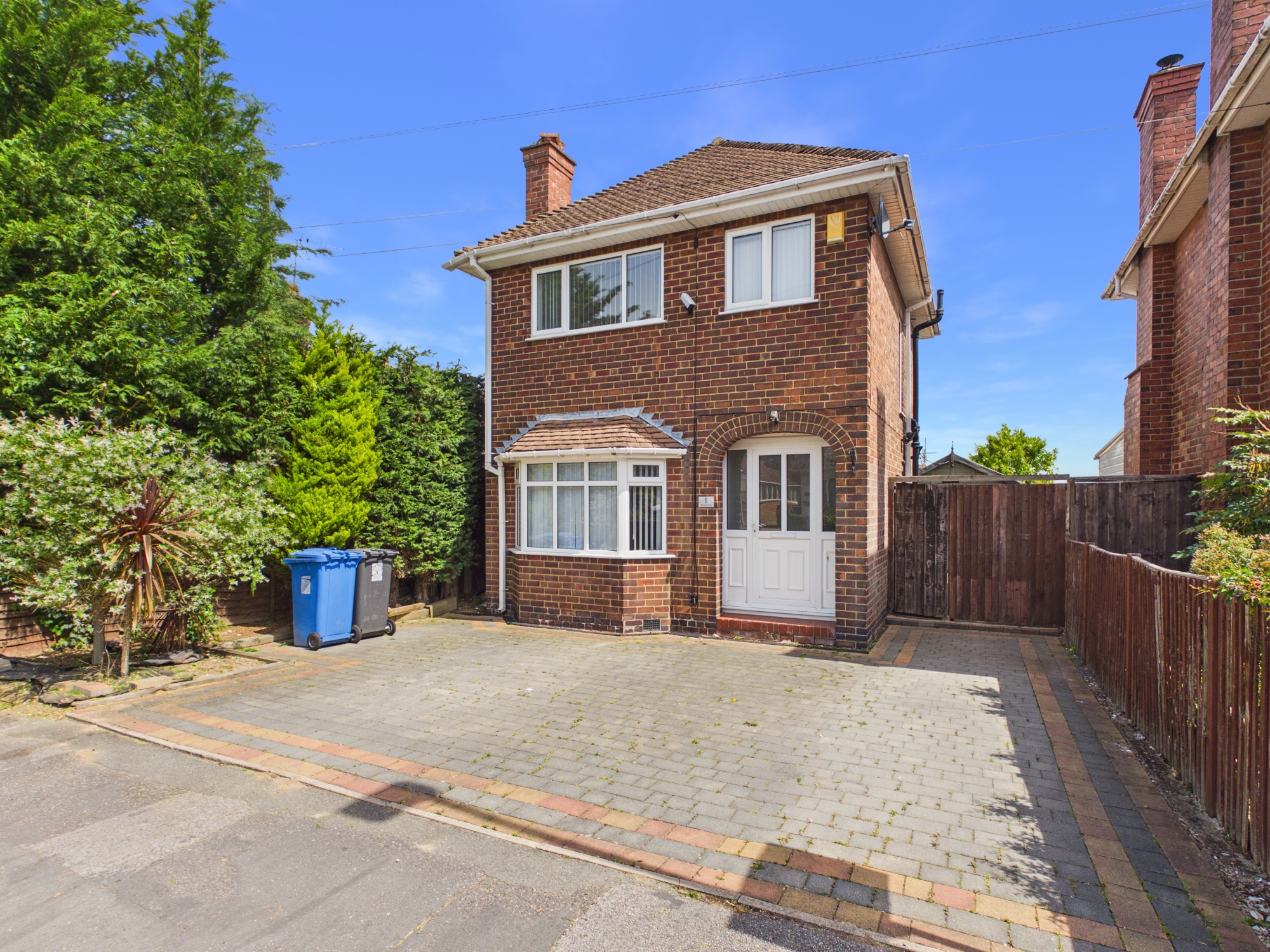 3 bedroom Detached house For Sale