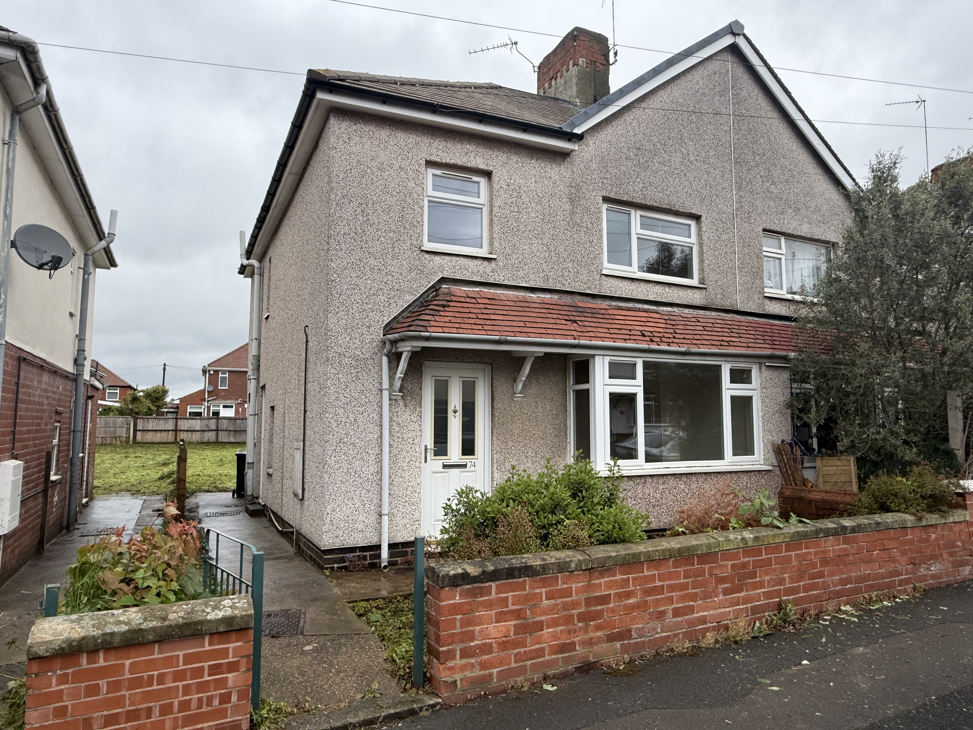 3 bedroom Semi-detached house For Sale