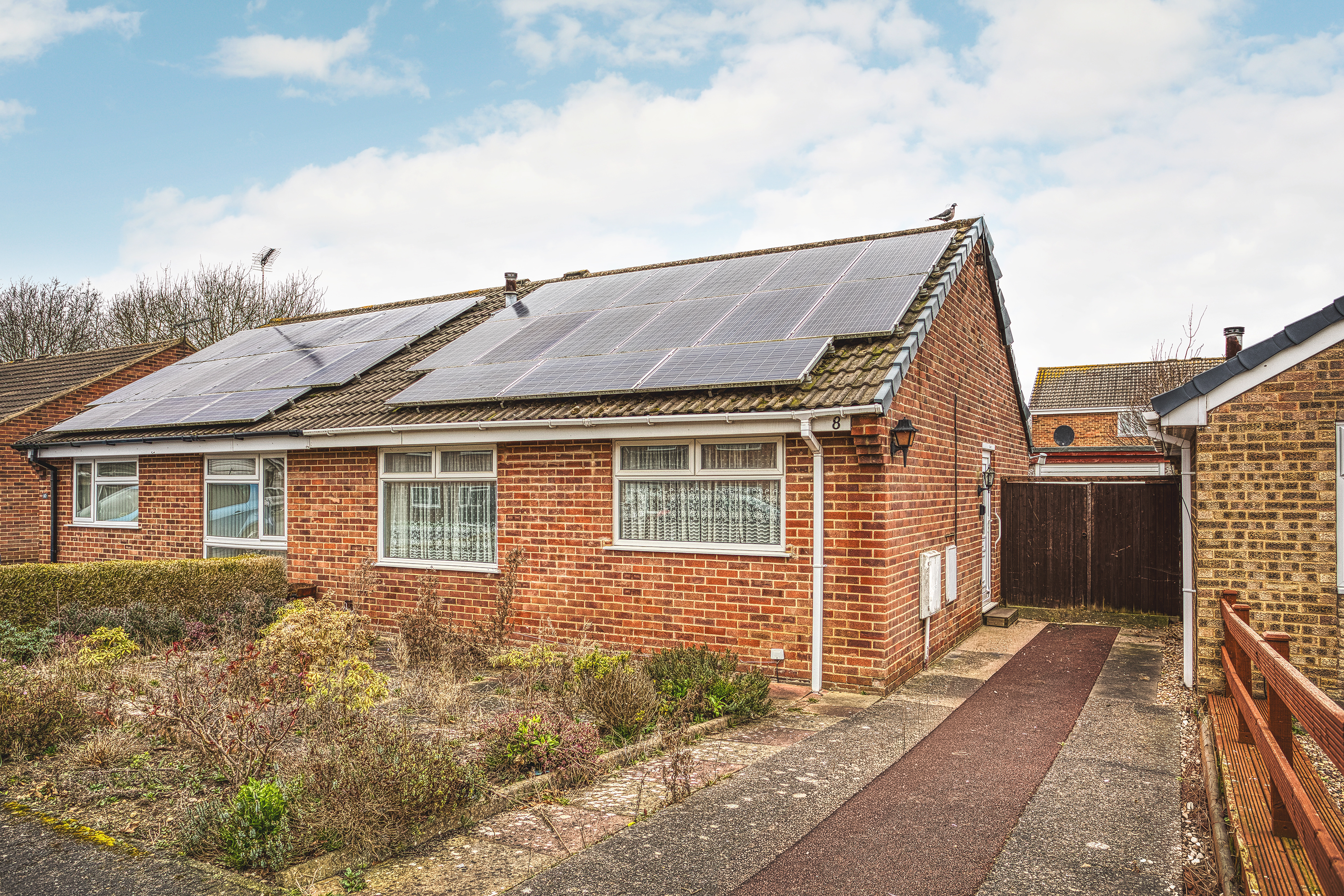 2 bedroom Detached bungalow For Sale