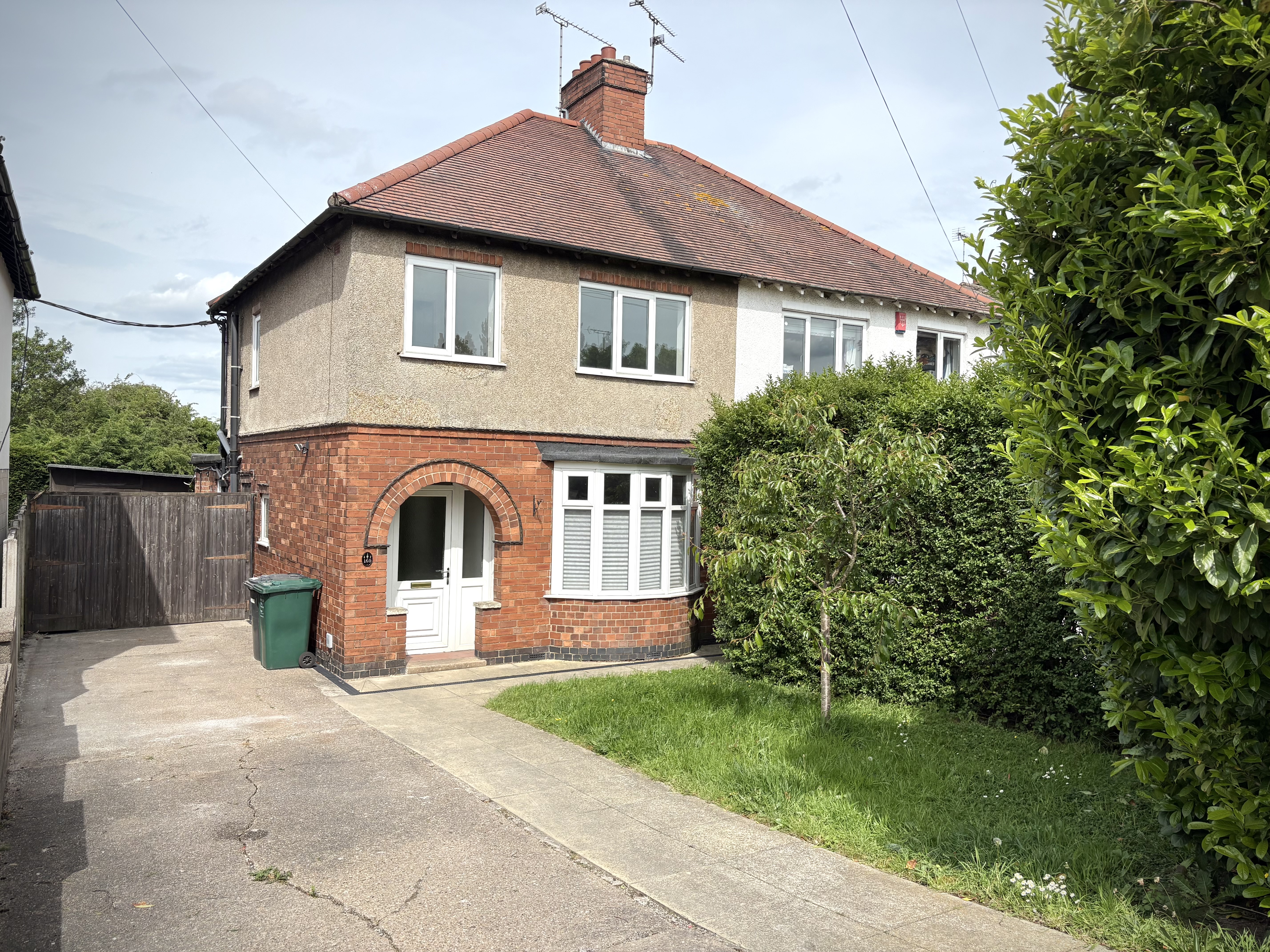 3 bedroom Semi-detached house For Sale