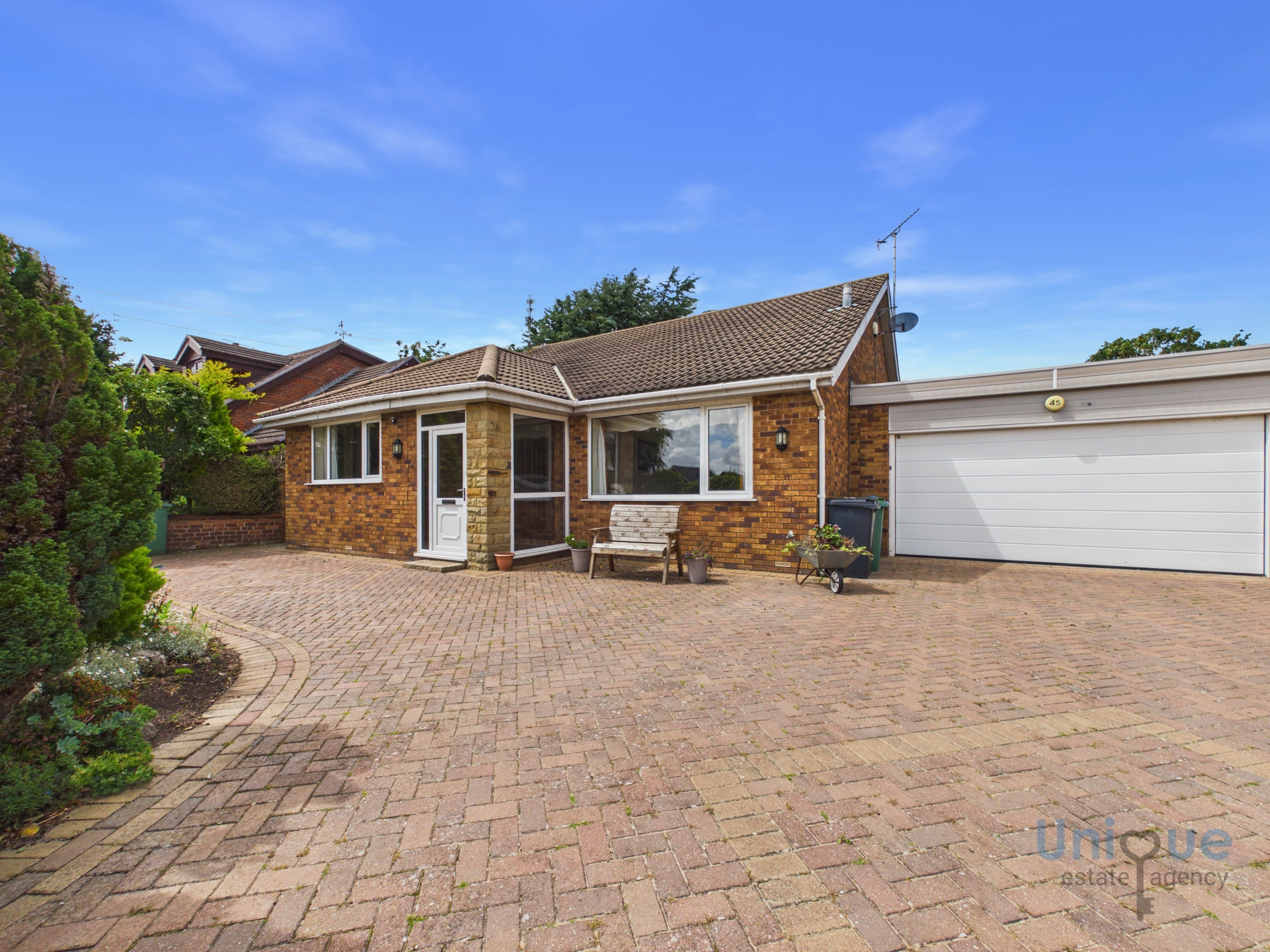 3 bedroom Detached house Under Offer
