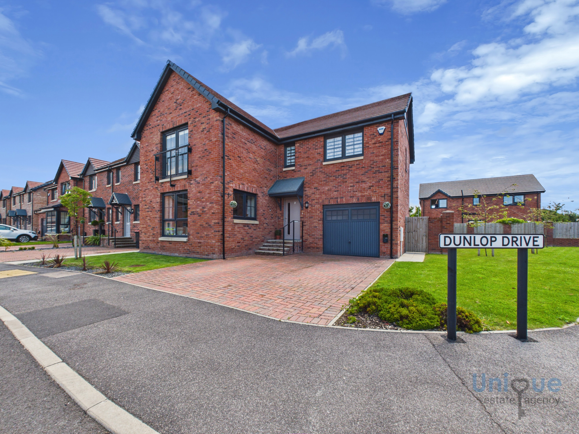 4 bedroom Link detached house For Sale