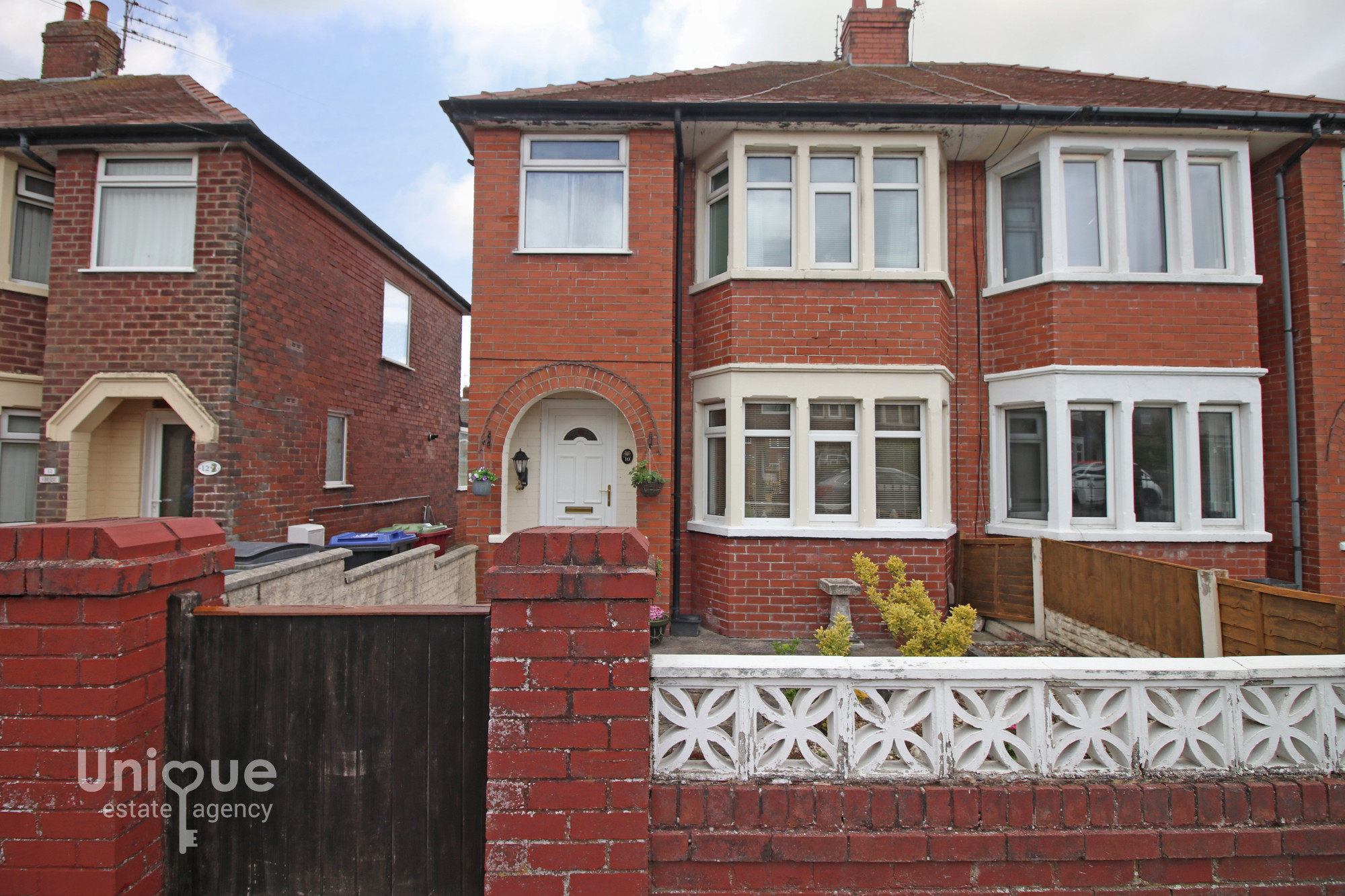3 bedroom Semi-detached house For Sale