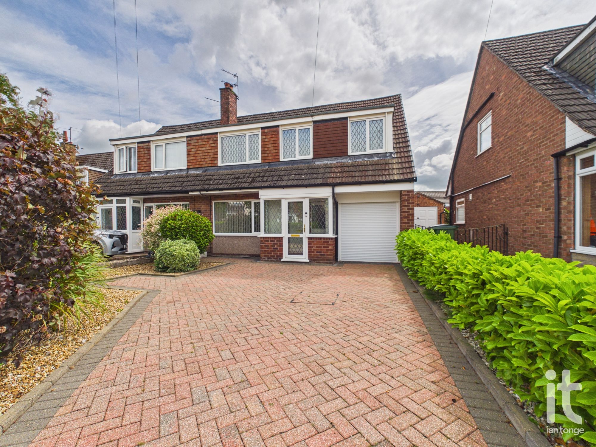 4 bedroom Semi-detached house For Sale