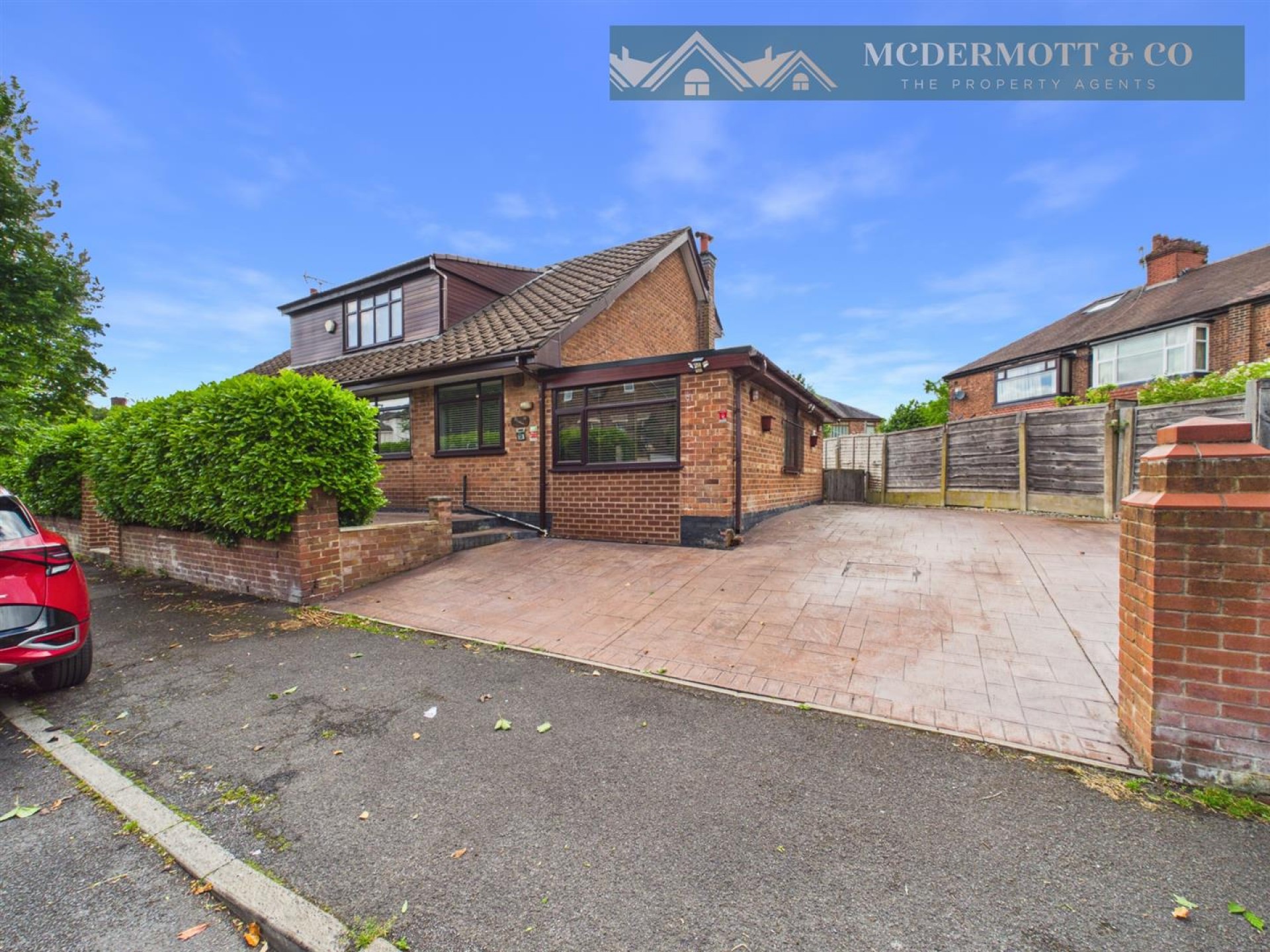 5 bedroom Detached bungalow For Sale