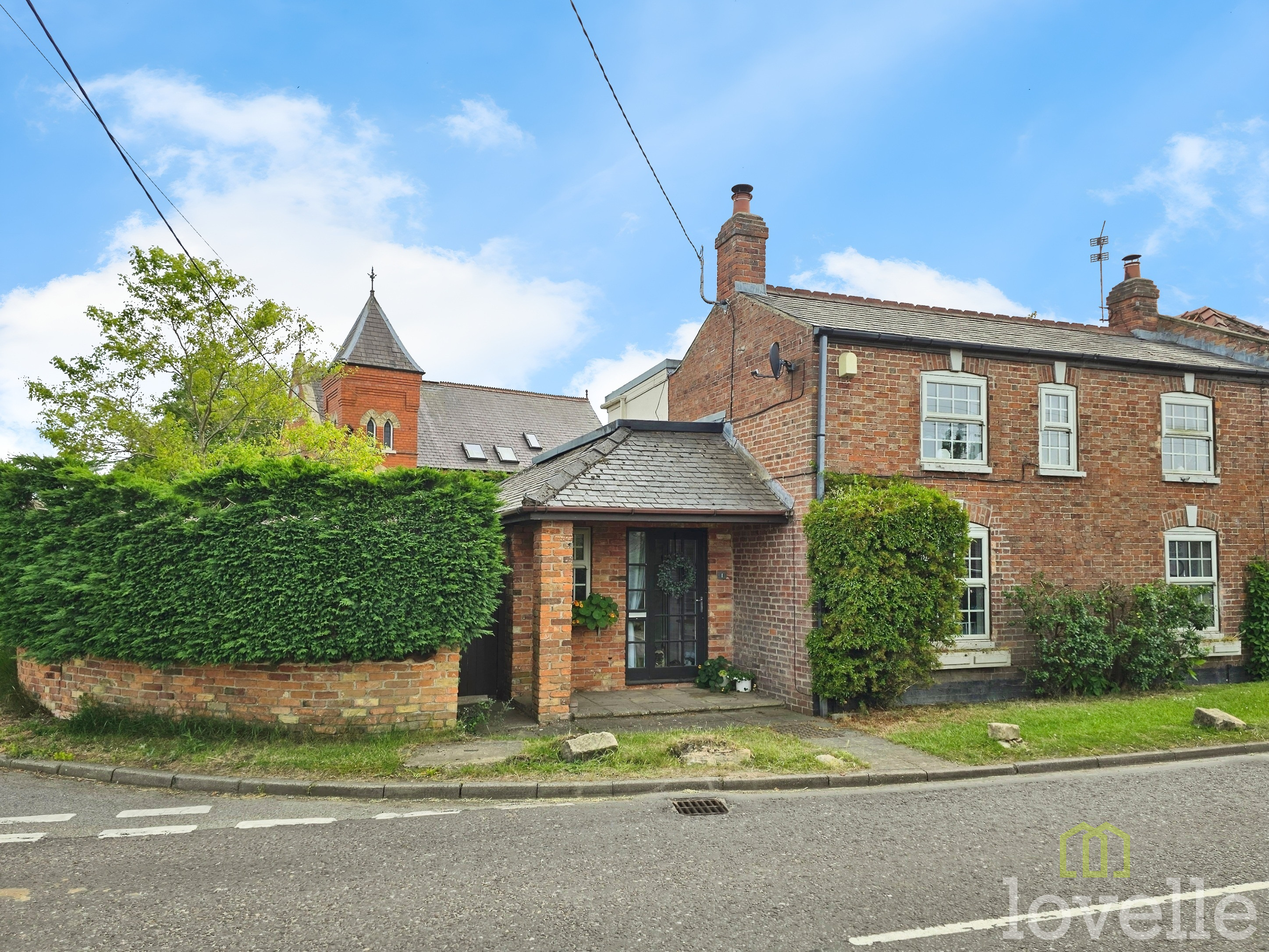 4 bedroom Semi-detached house For Sale