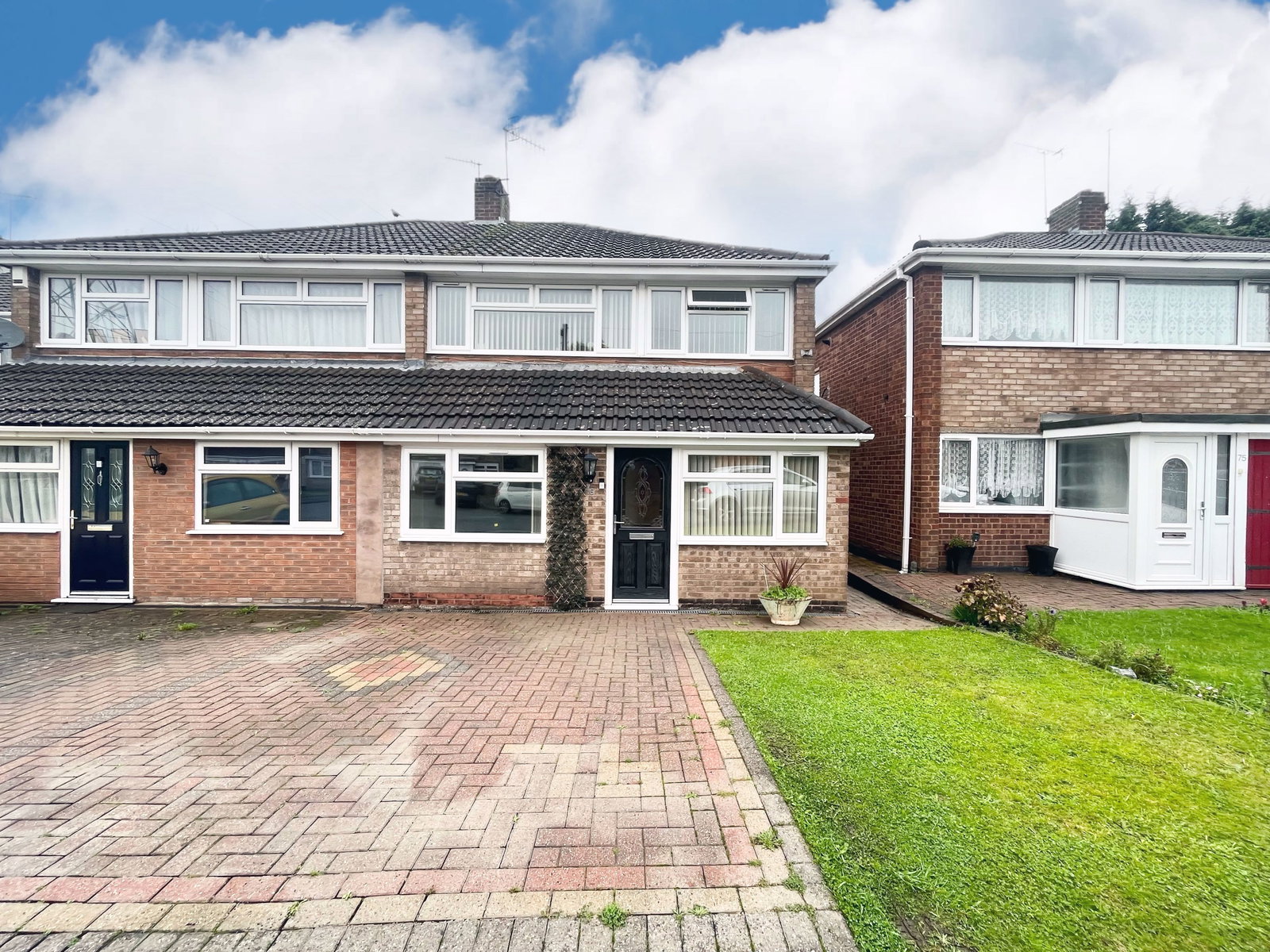 3 bedroom Semi-detached house For Sale