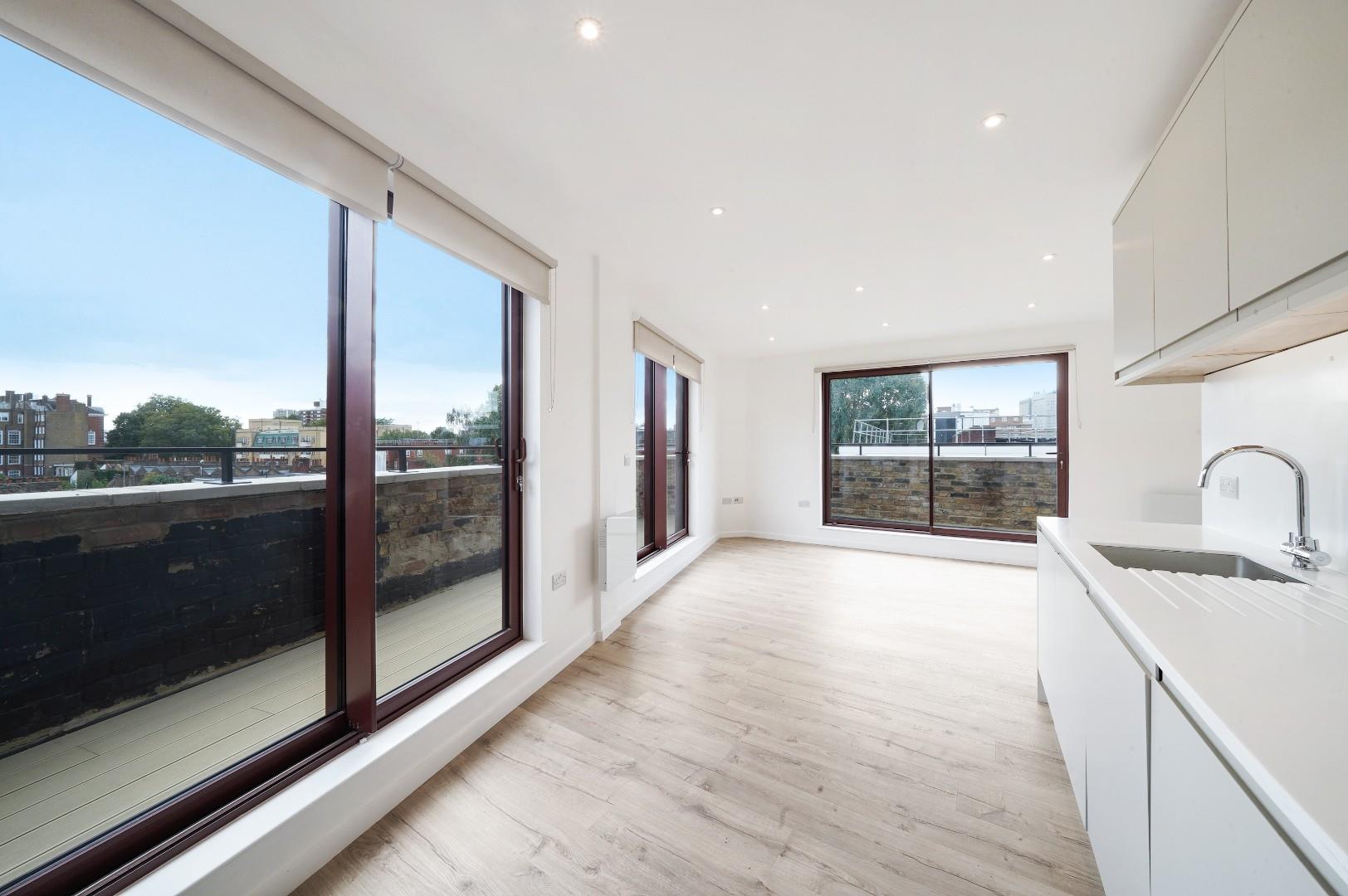 3 bedroom Flat To Let