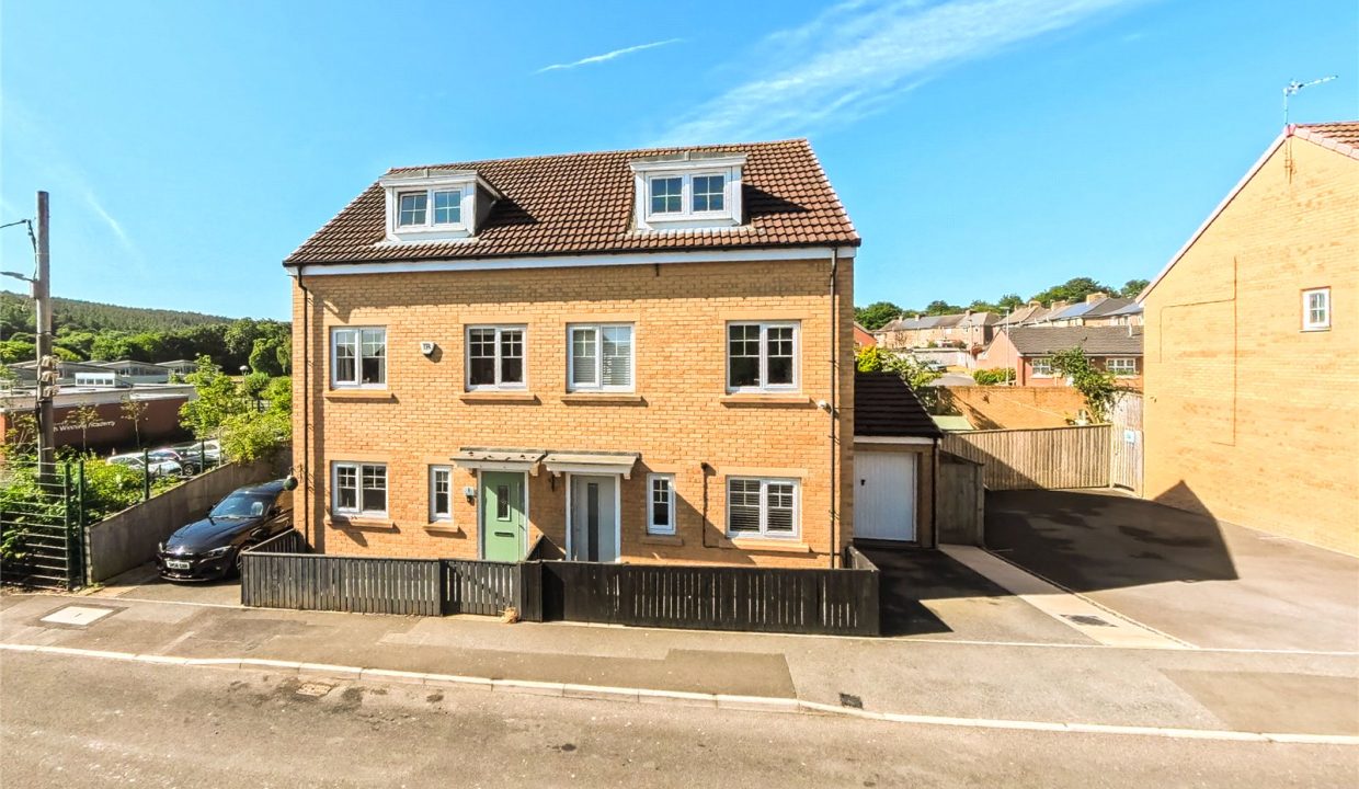  Semi-detached house For Sale