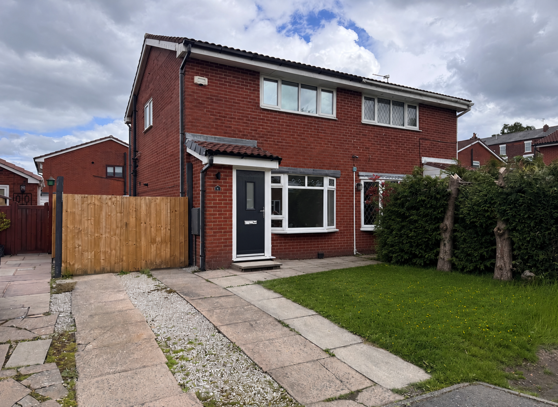 2 bedroom Semi-detached house To Let